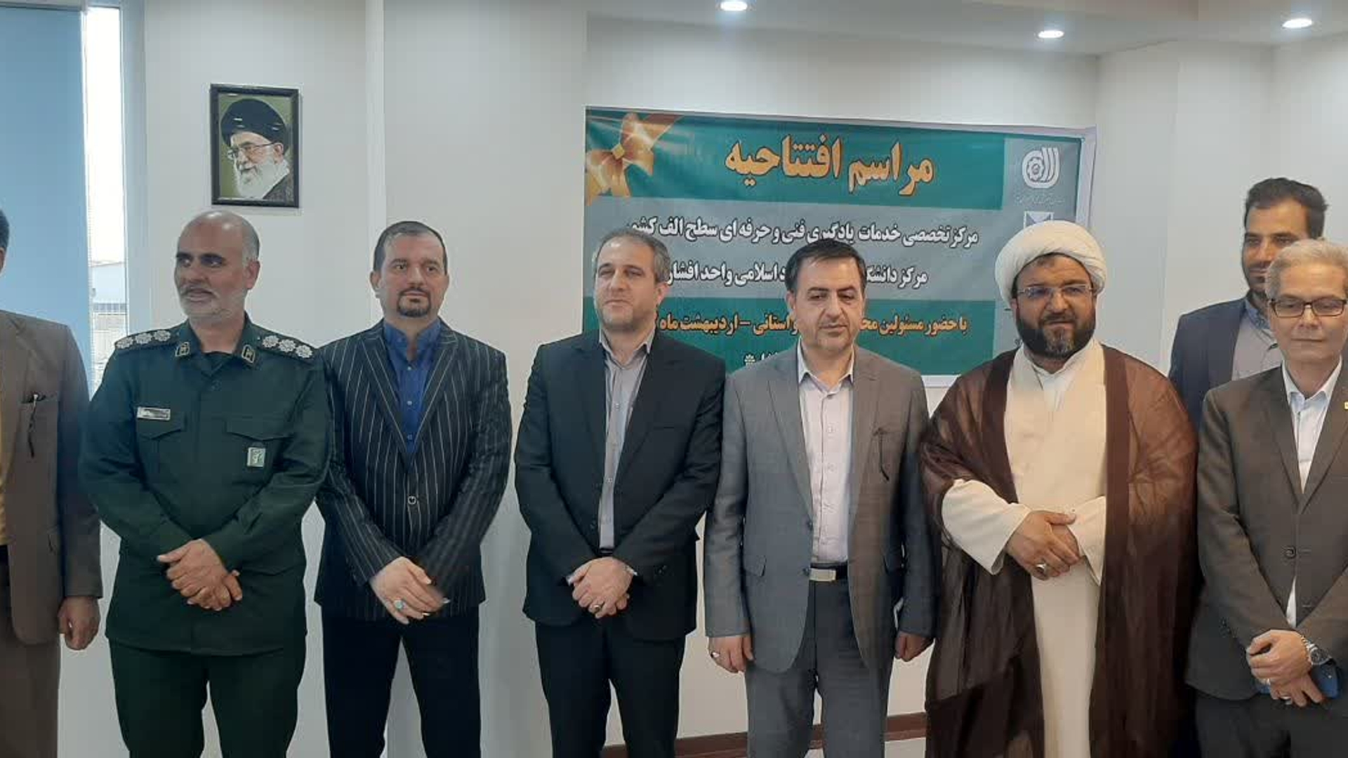 افتتاح. مرکز تخصصی یادگیری فنی وحرفه ای سطح الف کشور با همکاری دانشگاه آزاد اسلامی و گروه دانش بنیان افشار ساوه، باحضور میرزاخانی معاون اقتصادی وتوسعه منطقه ای استاندار ، سرداردکتر الله بداشتی رئیس سازمان بسیج کارگران وکارخانجات کشور وفرماندارساوه ، مدیرکل دفتر هماهنگی امور اقتصادی درهفته کارگر

یکشنبه 10 اردیبهشت ماه 1402