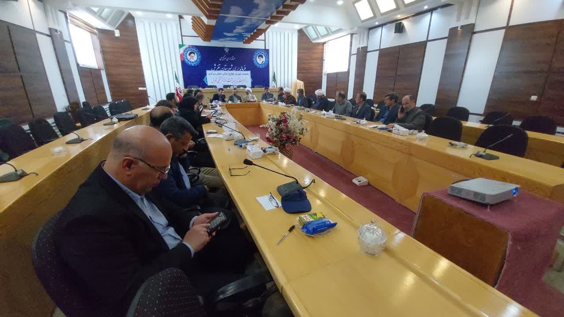 نشست شورای اطلاع رسانی استان مرکزی به مناسبت گرامیداشت هفته فرهنگی تفرش به ریاست بهنام نظری معاون سیاسی استاندار مرکزی و با حضور حجت‌الاسلام اجرائی امام جمعه شهرستان تفرش، مهندس رضایی فرماندار، مدیر کل ارشاد، مدیر کل بهزیستی، مدیرکل میراث فرهنگی و گردشگری، رئیس هلال احمر استان مرکزی، قائم مقام سازمان صدا و سیما و جمعی از مسئولین استانی و شهرستانی در سالن اجتماعات فرمانداری تشکیل و برگزار شد.