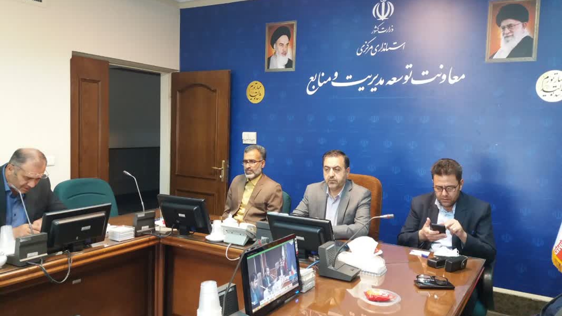 جلسه. هم اندیشی برای حضور موثر در پنجمین نمایشگاه بین المللی توانمندی های صادراتی جمهوری اسلامی  با حضور کوشش تبار معاون هماهنگی امور اقتصادی و توسعه منطقه ای وزارت کشور، میرزاخانی معاون هماهنگی امور اقتصادی و توسعه منطقه ای استاندار، معاونان هماهنگی امور اقتصادی استانداریهای سراسر کشور  ، گودرزی مدیرکل دفتر هماهنگی امور اقتصادی و مدیران مربوطه به صورت ویدئو کنفرانس برگزار شد.

چهارشنبه 13 اردیبهش 1402