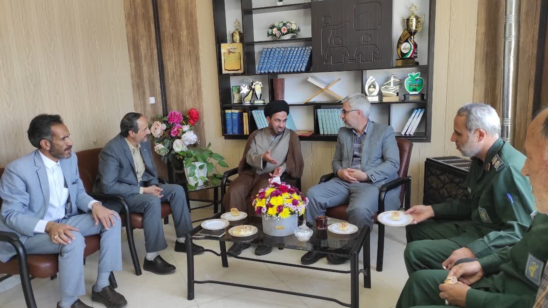 فرماندار و امام جمعه خمین با مدیر و معاونین آموزش و پرورش دیدار کردند