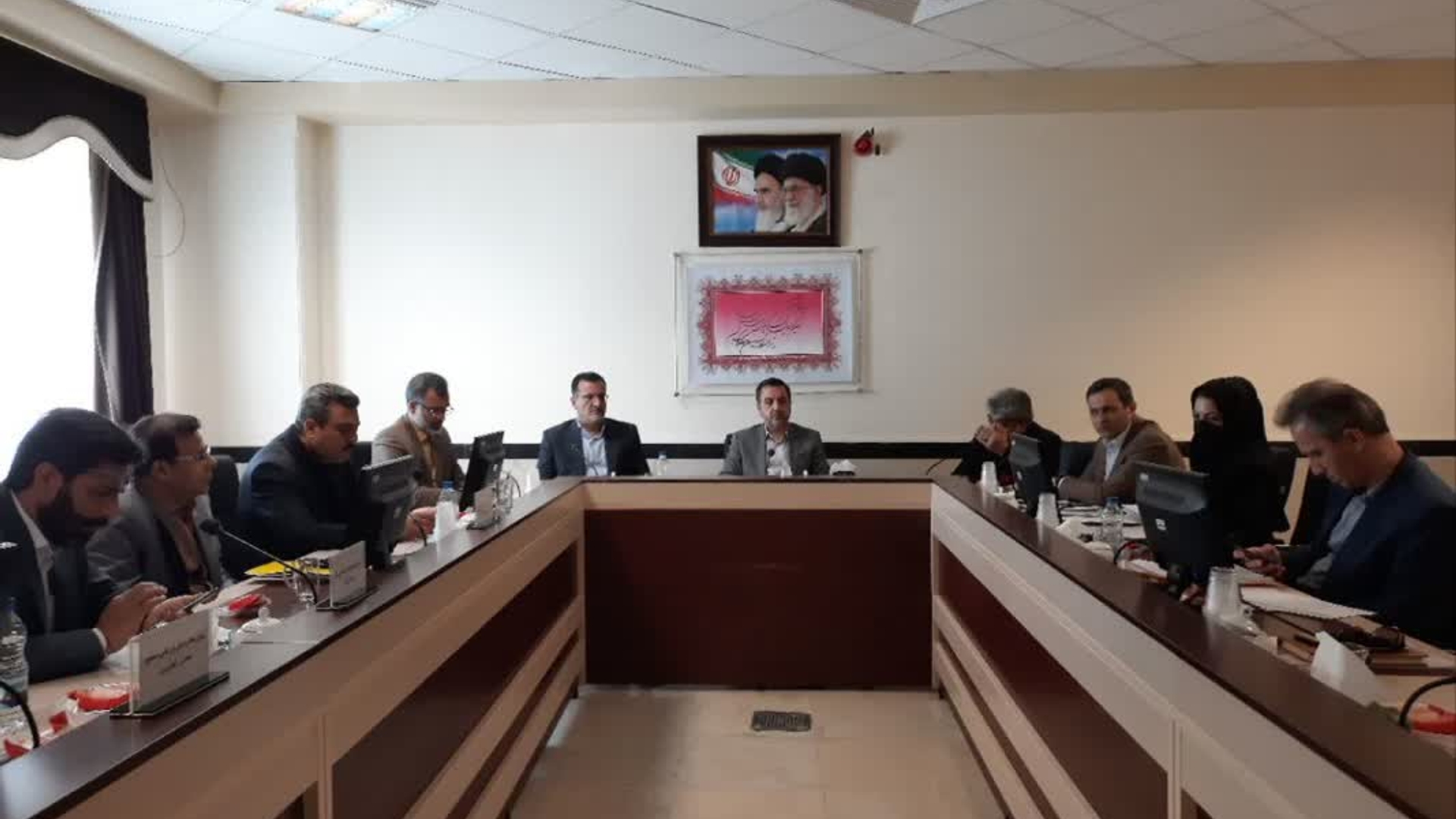 جلسه .ستاد تسهیل و رفع موانع تولید برگزارشد: دومین نشست ستاد تسهیل و رفع موانع تولید استان مرکزی به ریاست معاون هماهنگی امور اقتصادی استانداری مرکزی و با حضور رئیس سازمان مدیریت و برنامه ریزی،مدیرکل صمت استان مرکزی و سایر اعضاء برگزارشد .در این جلسه مسائل و مشکلات ۱۲ واحد تولیدی مطرح و در خصوص رفع موانع این واحدهای تصمیماتی اتخاذ گردید.
📅  چهارشنبه ۱۳ اردیبهشت ۱۴۰۲