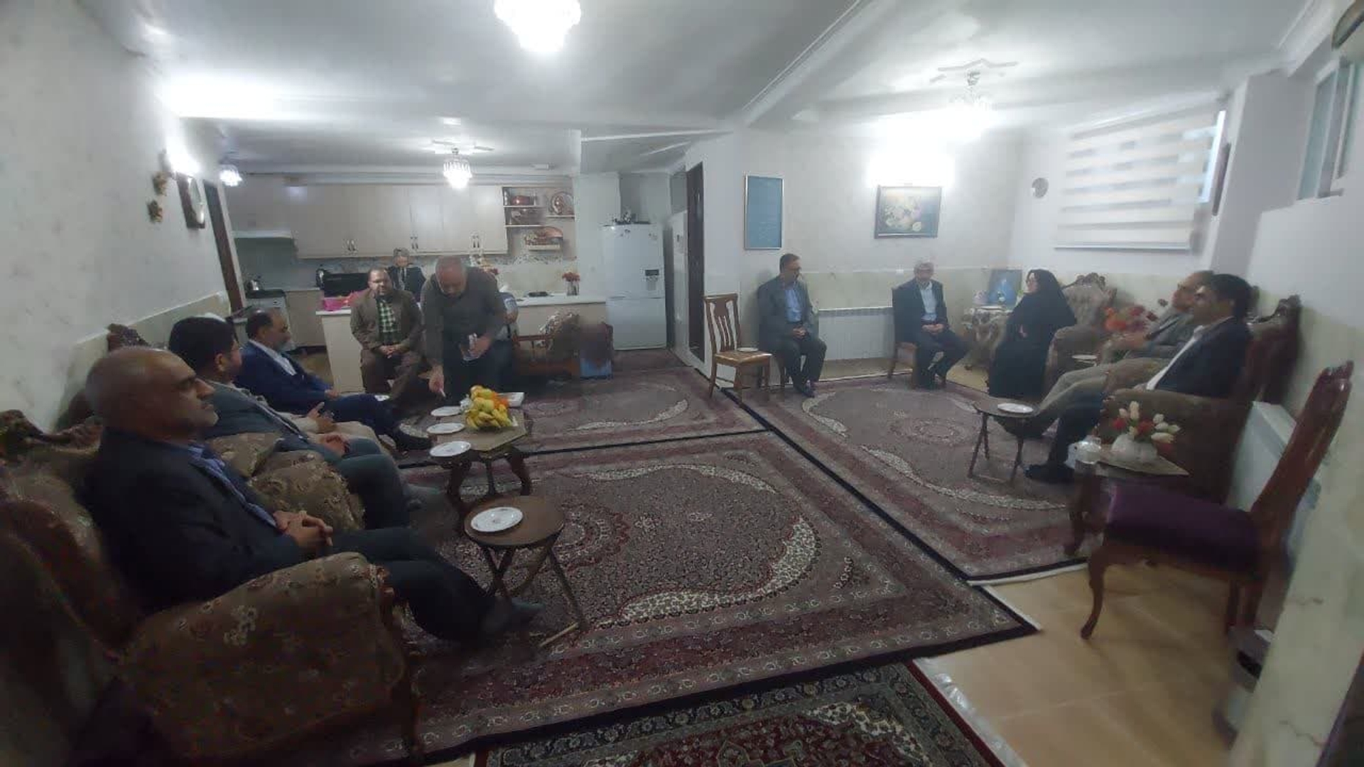 به مناسبت هفته فرهنگی شهرستان تفرش و هفته معلم و هفته شورا محمد رضا رضایی فرماندار شهرستان تفرش به همراه حجت الاسلام اجرائی نماینده ولی فقیه، شهردار و اعضای شورای شهر به دیدار معلم بازنشسته و رئیس اسبق شورای شهر تفرش عبدالله زینلی رفتند.