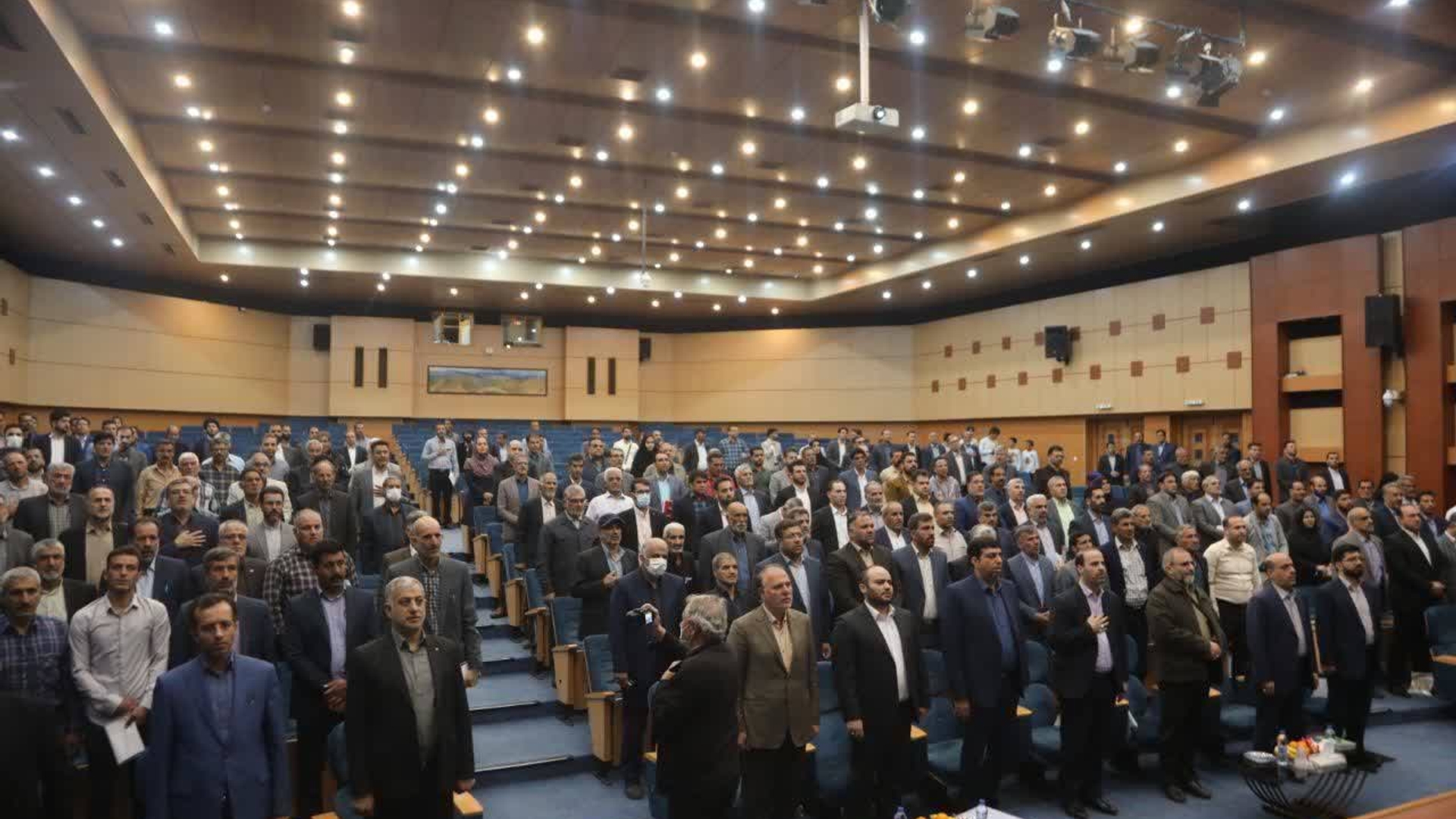 آئین تجلیل از شوراهای اسلامی استان مرکزی وشهرستان اراک  به مناسبت هفته شوراها، با حضور  سلیمی رئیس سازمان شهرداری ها و دهیاری های کشور، استاندار مرکزی ،هادی فرماندار شهرستان اراک ،  آصفری وکریمی  نمایند گان مردم اراک، خنداب و کمیجان در مجلس شورای اسلامی، رئیس و اعضای شورای اسلامی شهر، ، شهرداران و اعضاهای شورای اسلامی شهر و روستا استان مرکزی و شهرستان اراک، در محل سالن پیامبر اعظم(ص) استانداری برگزار گردید