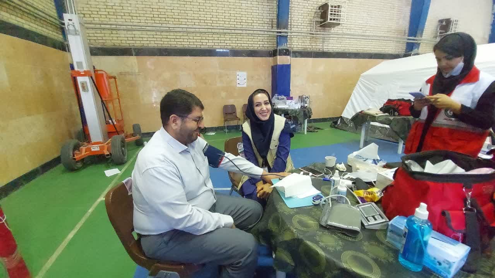 به مناسبت هفته فرهنگی شهرستان تفرش کاروان سلامت به همت معاونت بهداشت درمان توانبخشی  در مدرسه خشایار برگزار شد.