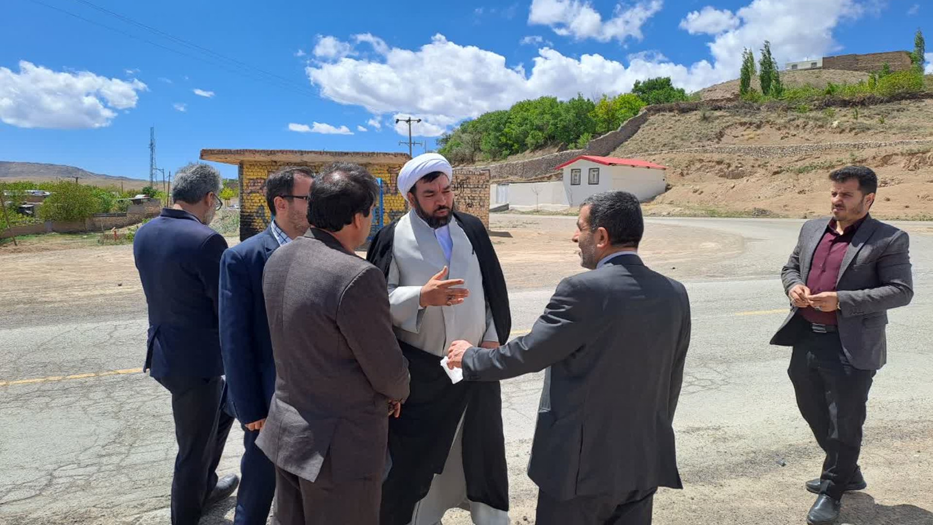 آسفالت جاده خرقان حد فاصل عین آباد به دوزج