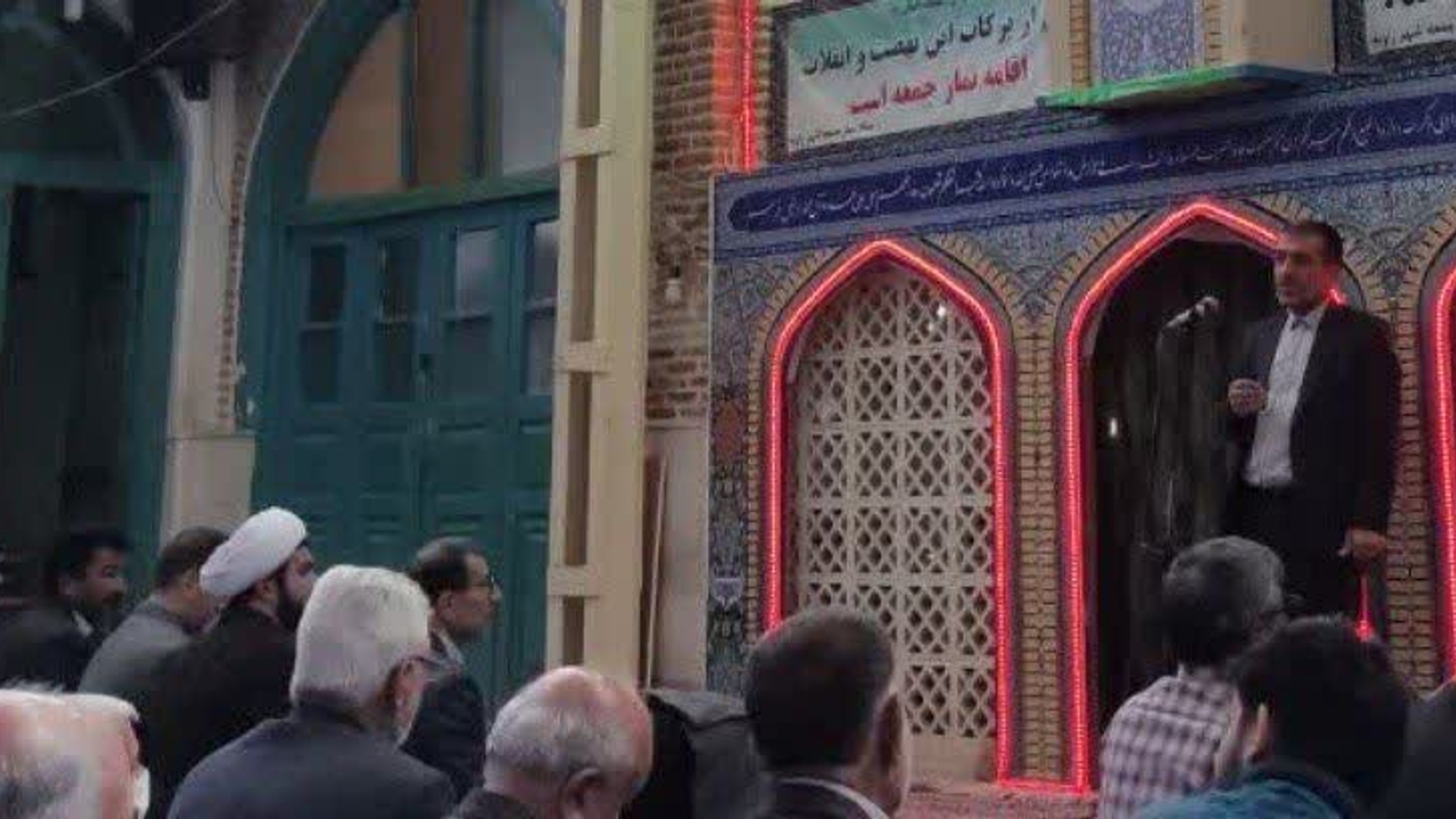 حضور فرماندار در نماز جمعه شهر زاویه