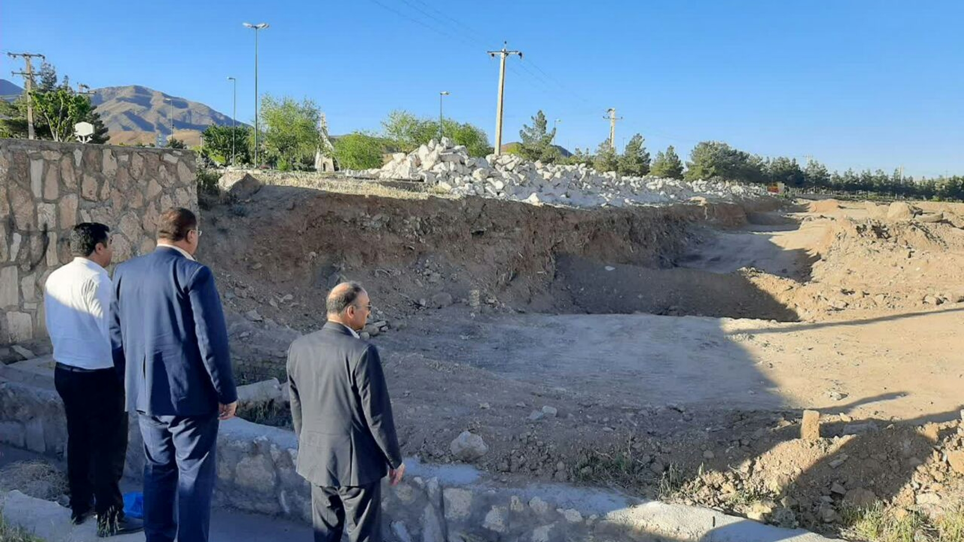 بررسی میدانی فرماندار شهرستان محلات از سایت مسکن مهر