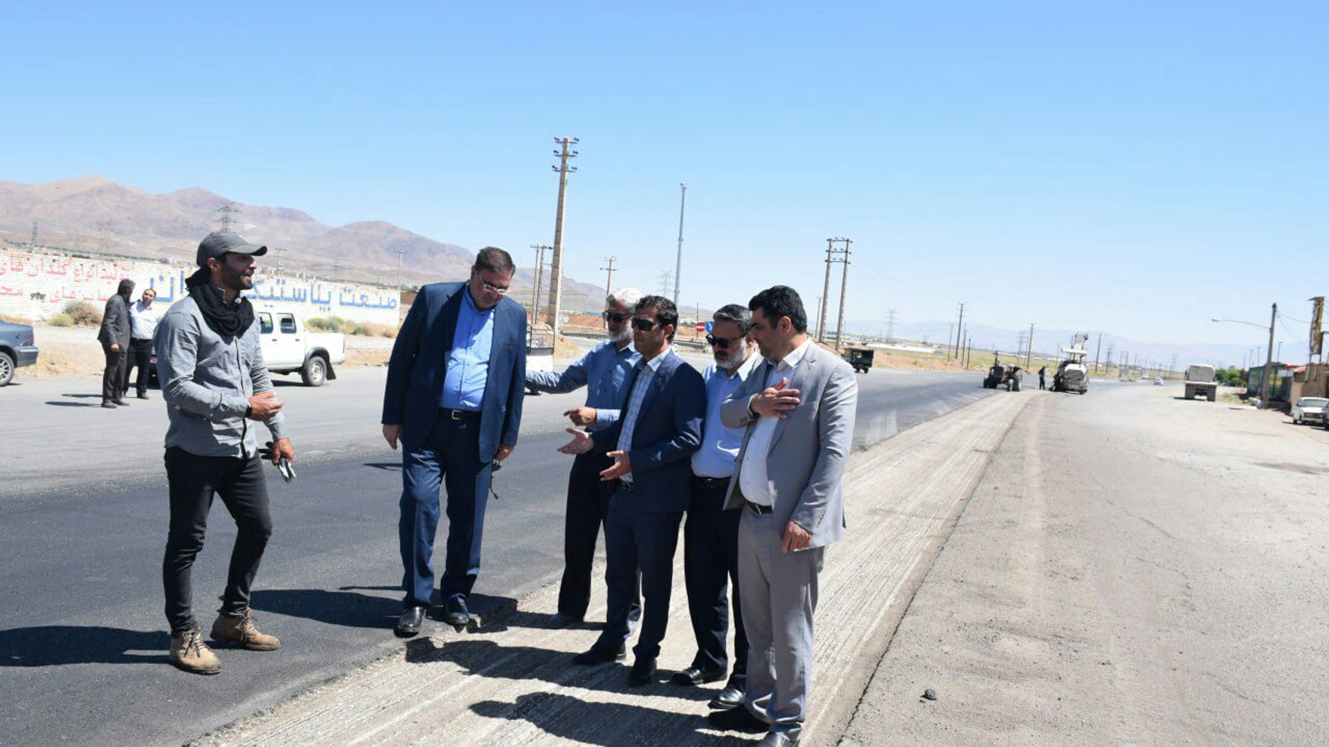 آغاز عملیات لکه گیری و روکش آسفالت محور زیراب محلات