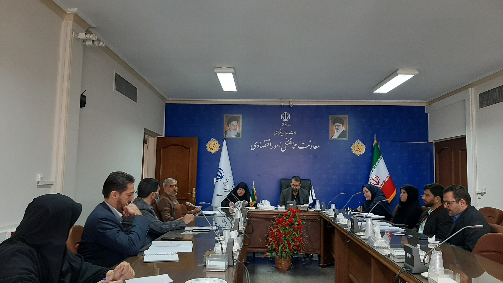 به ریاست جناب آقای نظری معاون سیاسی ،امنیتی و اجتماعی استانداری 
 و با حضور خانم مفتح زاده مدیر کل دفترامور زنان و خانواده استانداری جلسه  هیات داوری رویداد جایزه ملی جمعیت با حضور سایر اعضا در محل سالن  جلسات طبقه دوم برگزار گردید  .  ١٤٠٢-٠٢-١٩