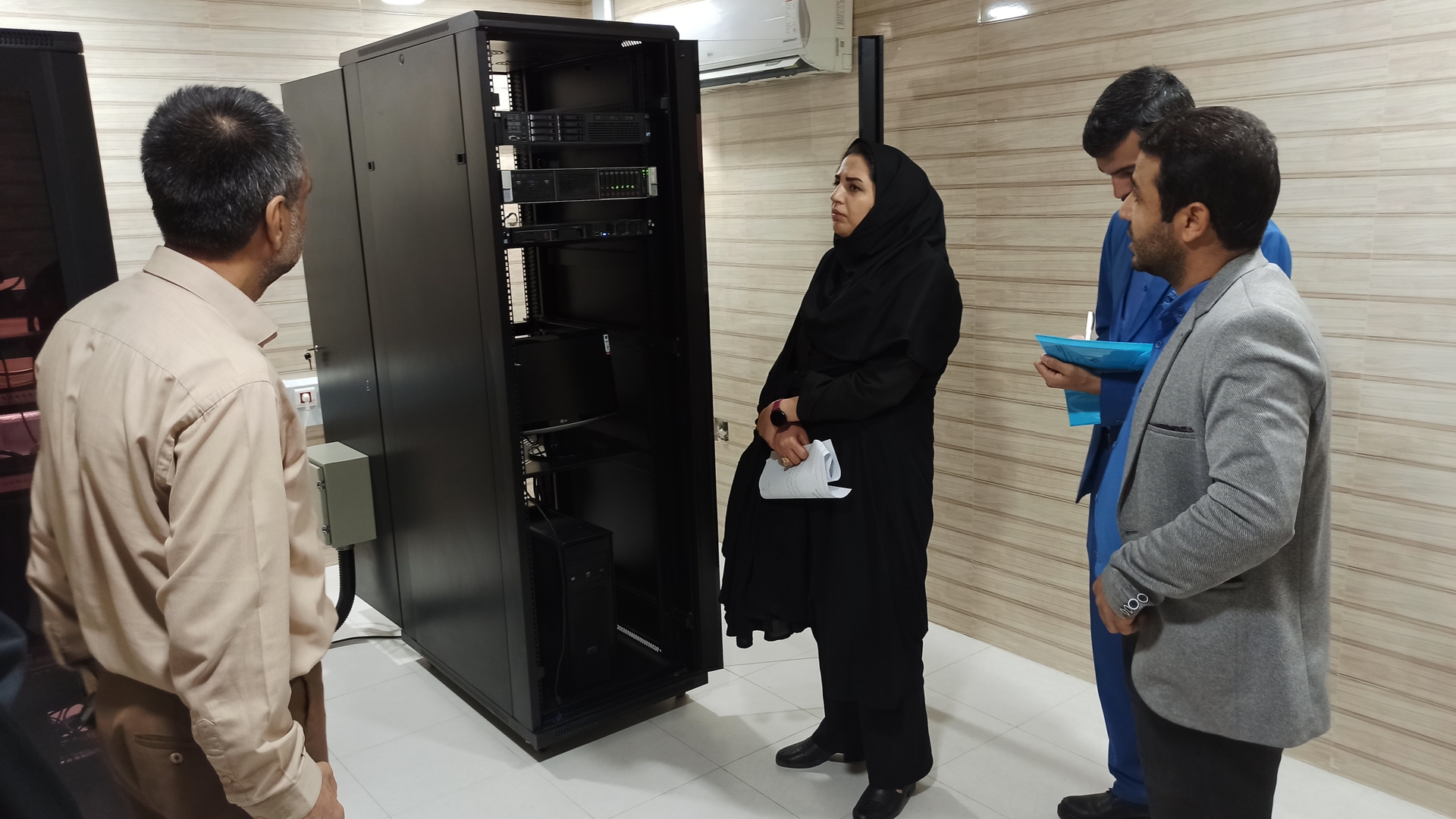 بازدید از زیرساختهای ارتباطی اداره کل بنیاد شهید و امور ایثارگران استان