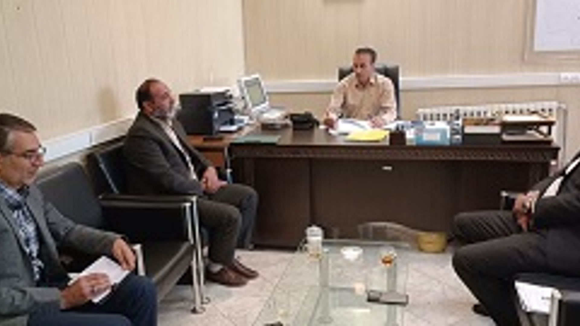 دیدار و نشست معاون فرماندار با معاون مدیرکل بنیاد شهید و امور ایثارگران استان مرکزی