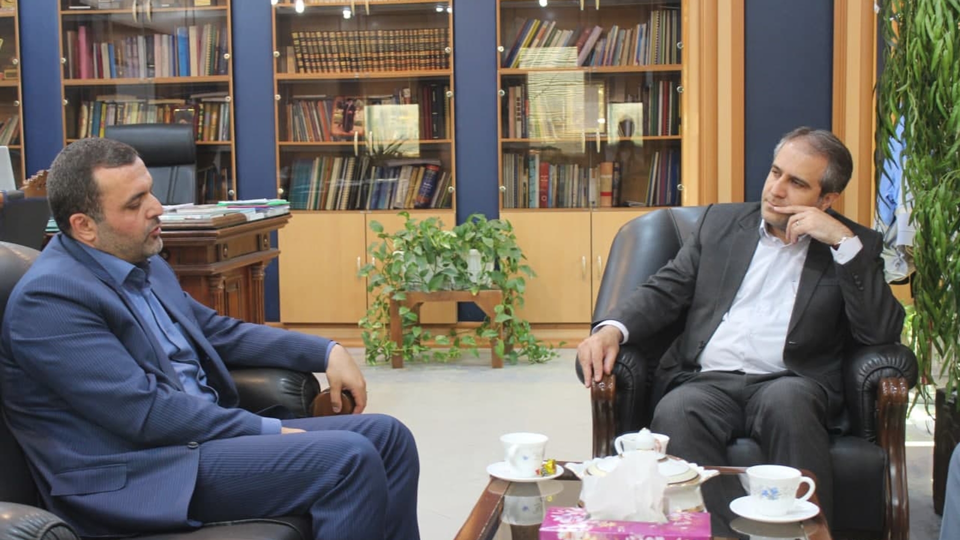 مدیر جهاد دانشگاهی استان مرکزی به همراه رییس این نهاد در ساوه با مهدی الیاسی معاون استاندار و فرماندار ویژه شهرستان ساوه دیدار و گفتگو کردند.