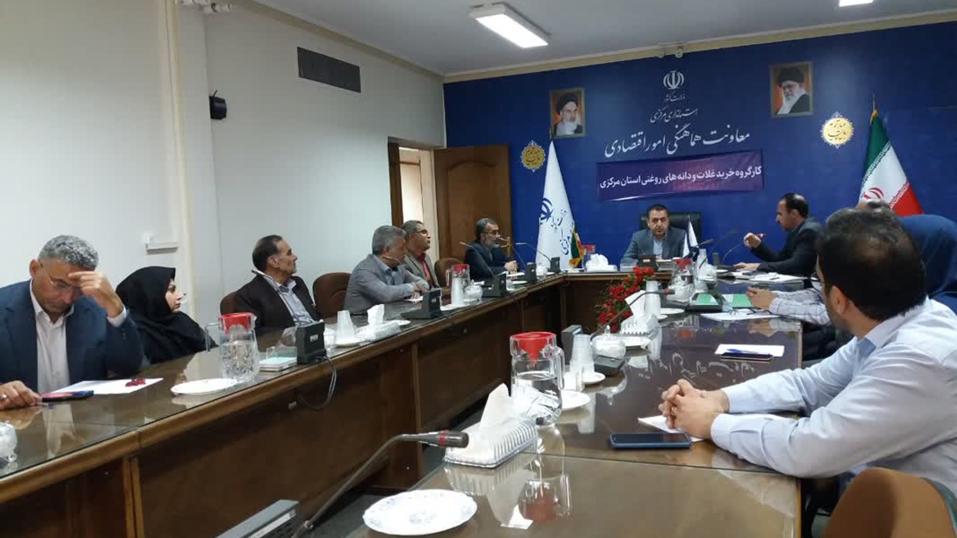 جلسه. کارگروه خرید غلات به ریاست میرزاخانی معاون هماهنگی امور اقتصادی و توسعه منطقه ای و با حضور گودرزی مدیرکل دفتر هماهنگی امور اقتصادی و مدیران مربوطه برگزار شد.
 در این جلسه به بررسی و تصویب لیست مراکز خرید ،  گزارشاتی در خصوص فرآیند تولید و برداشت گندم و برنامه ریزی جهت خرید گندم و دانه های روغنی پرداخته شد.

یکشنبه 24 اردیبهشت 1402