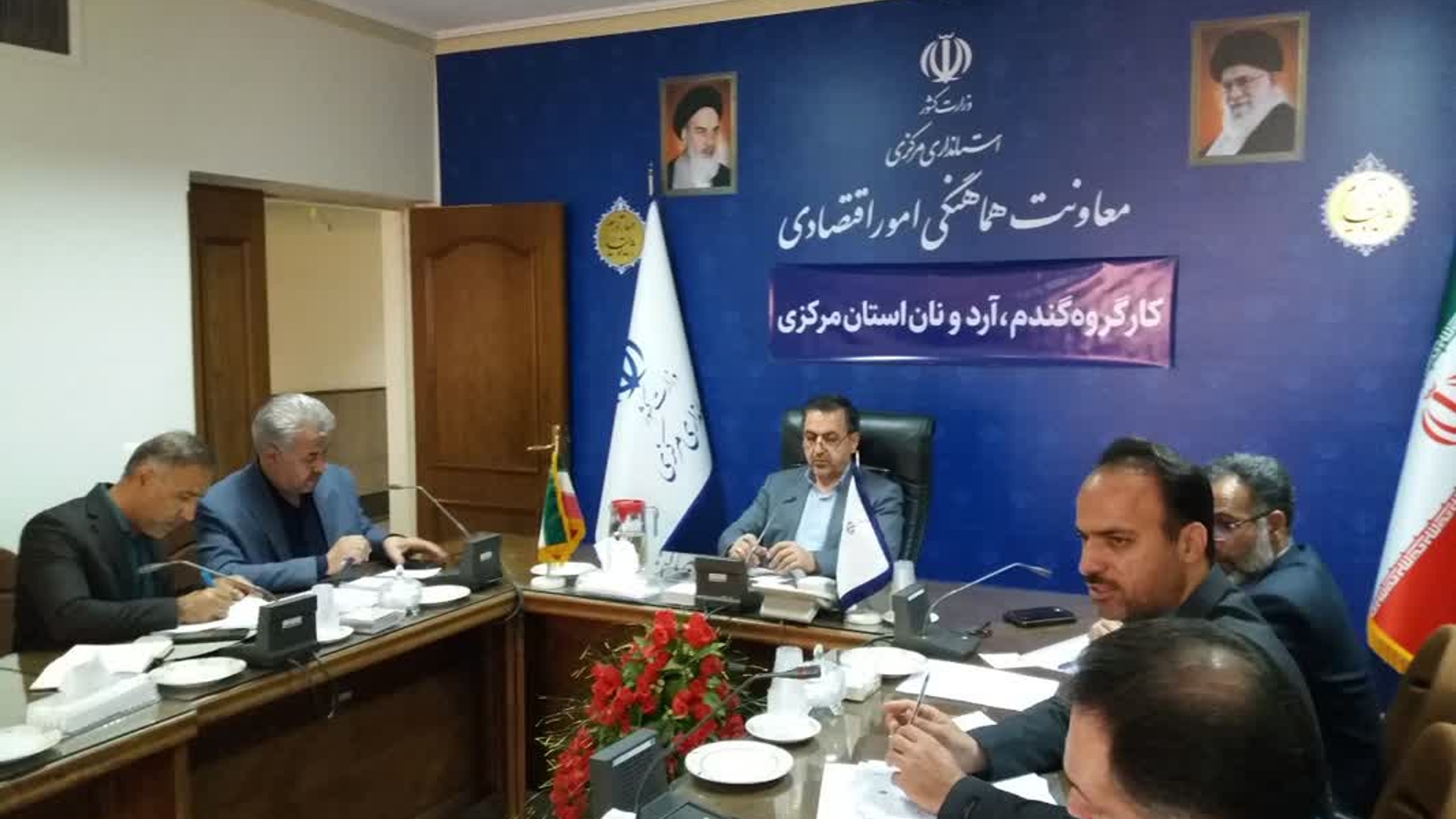 جلسه کارگروه گندم ، آرد و نان استان به ریاست میرزاخانی معاون هماهنگی امور اقتصادی و توسعه منطقه ای استاندار و با حضور سرپرست دفتر هماهنگی امور اقتصادی و اعضای مربوطه برگزار شد در این نشست پیرامون مسائل و مباحث سهمیه های کارخانجات آرد ، نحوه نظارت بر عملکرد نانواییها، کیفیت توزیع آرد سهمیه ای بین نانواییها ، و بررسی مصوبات جلسه قبل و ... به بحث و بررسی پرداختند و تصمیماتی اتخاذ شد.
یکشنبه 24 اردیبهشت 1402