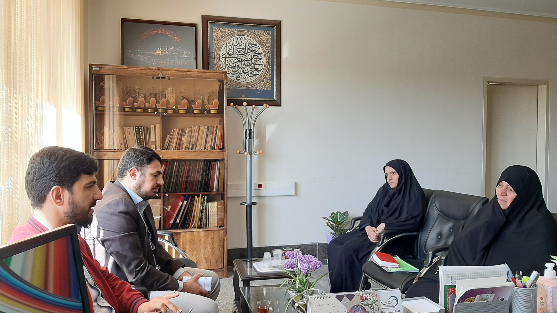 دیدار مفتح زاده مدیر کل امور زنان وخانواده استانداری با مدیر کل ورزش وجوانان استان پیرامون نحوه برگزاری رویداد ملی جایزه ملی جمعیت در محل دقتر امور زنان وخانواده استانداری برگزار گردید .   ٢٥-٠٢-١٤٠٢