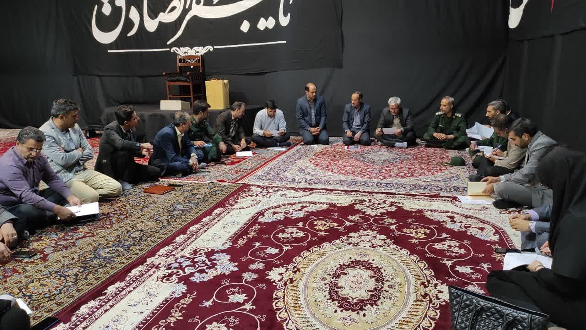 جلسه بررسی مسائل و مشکلات محله شاهین خمین برگزار شد.