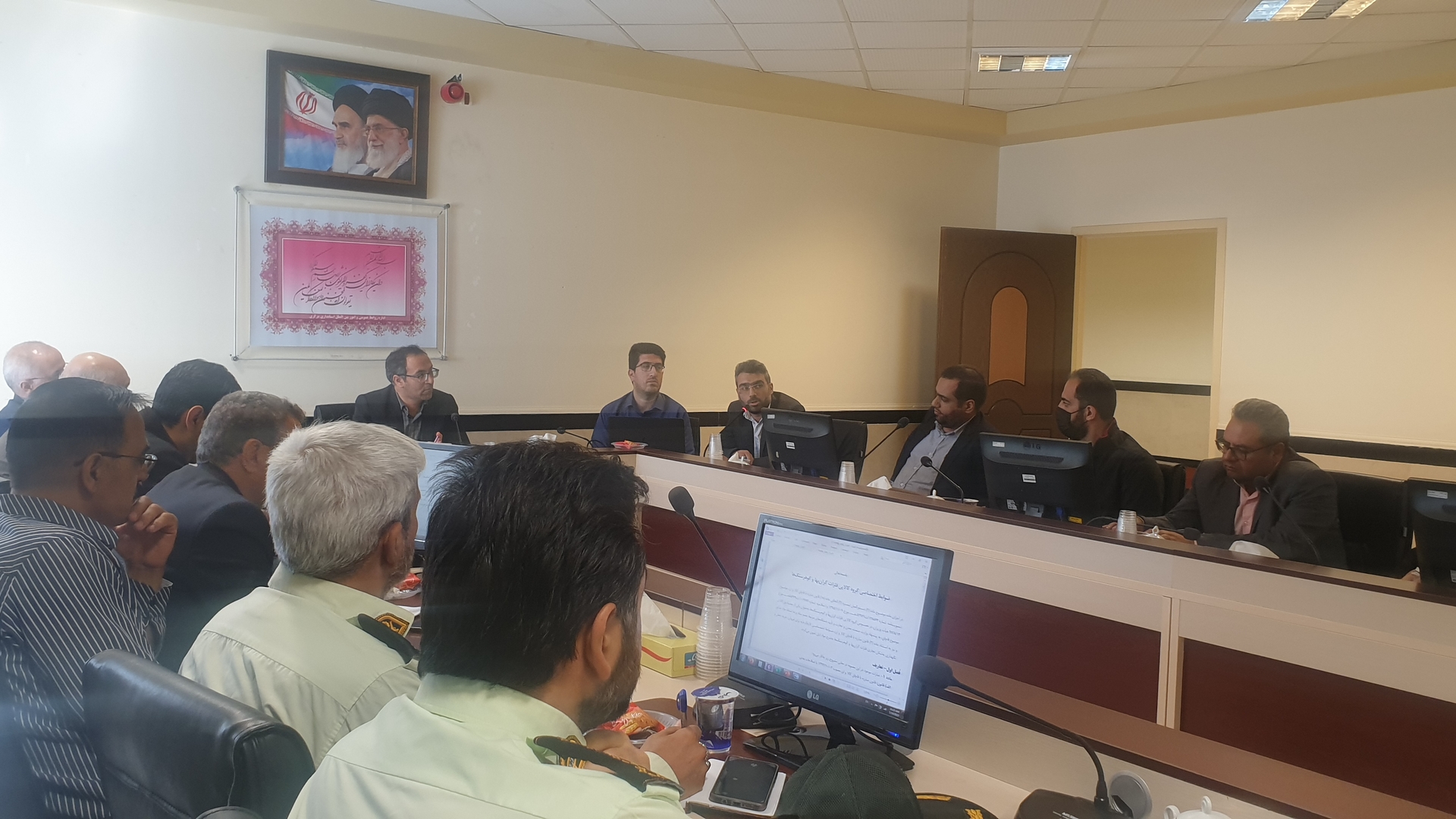 برگزاری دومین جلسه کمیسیون مبارزه با قاچاق کالا و ارز استان مرکزی در سال 1402