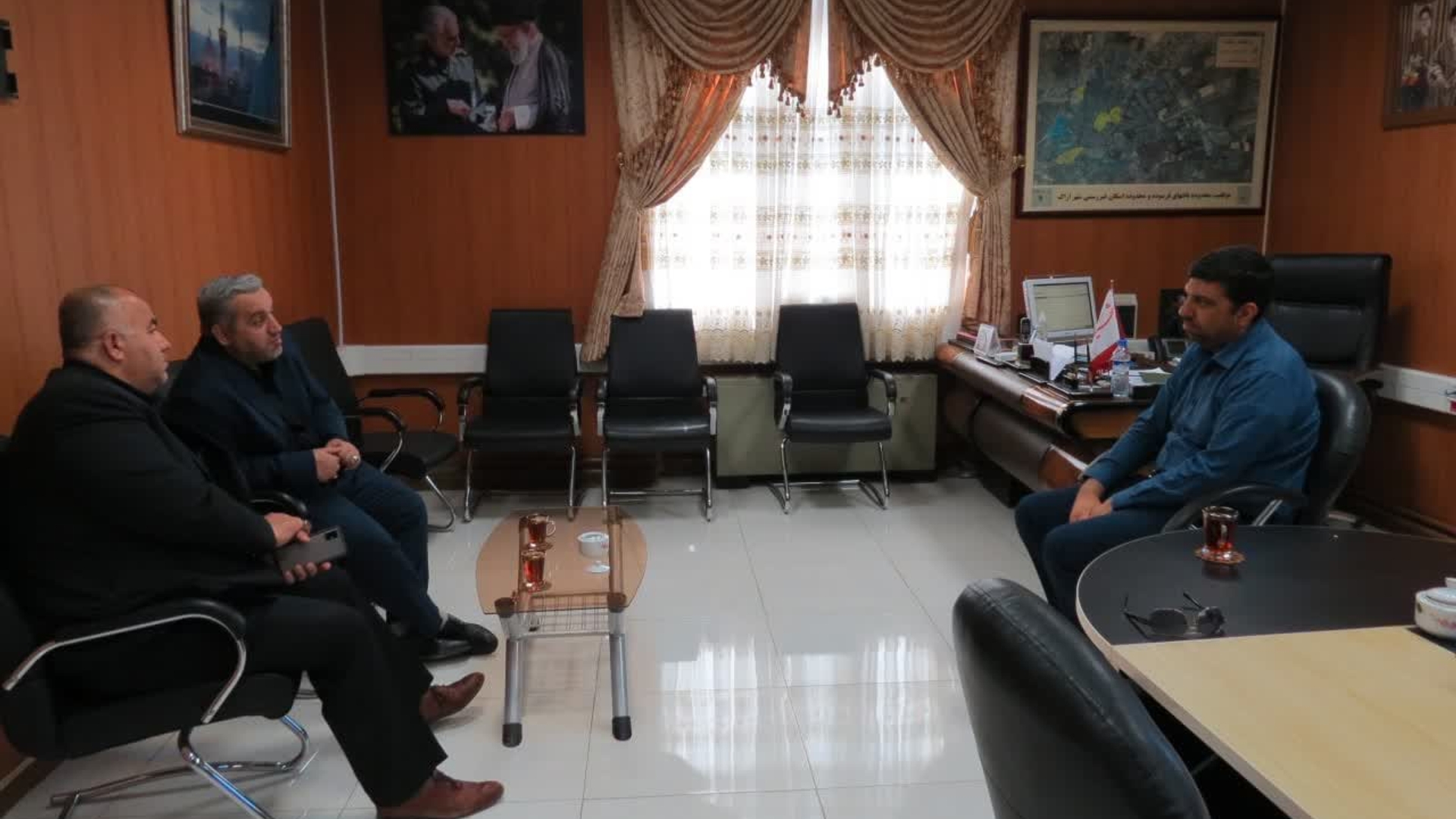 حضور مدیر عامل شرکت هپکو اراک در  دفتر فرماندار اراک ودیدار وگفتگو با هادی فرماندار شهرستان اراک