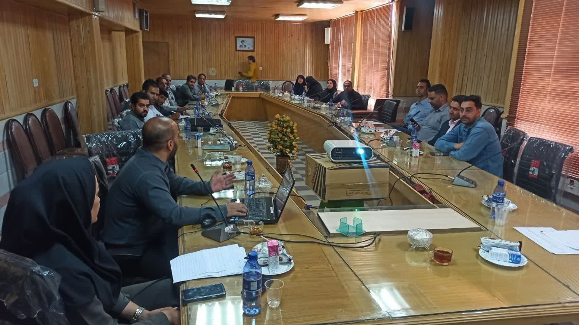 برگزاری کارگاه آموزشی با عنوان قانون رسیدگی به تخلفات اداری، قانون سلامت اداری- تجربه نگاری ویژه دهیاران بخش مرکزی شهرستان دلیجان