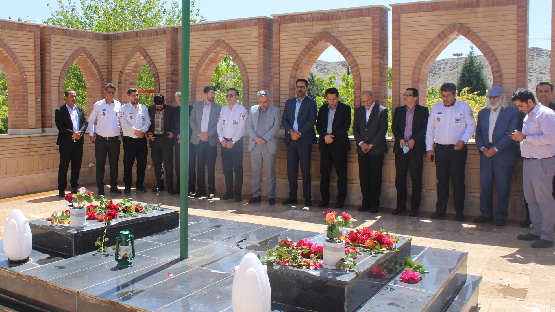 ادای احترام به مقام شامخ شهدای گمنام دانشگاه علوم پزشکی اراک