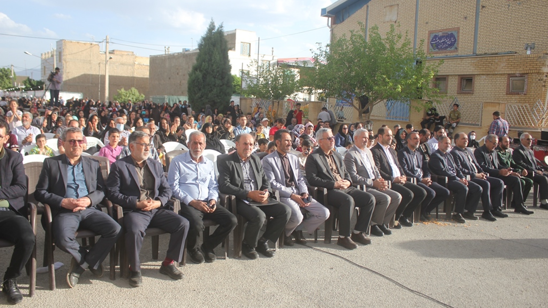 آئین افتتاحیه دومین جشنواره گل و گلاب شهابیه شهرستان خمین برگزار شد