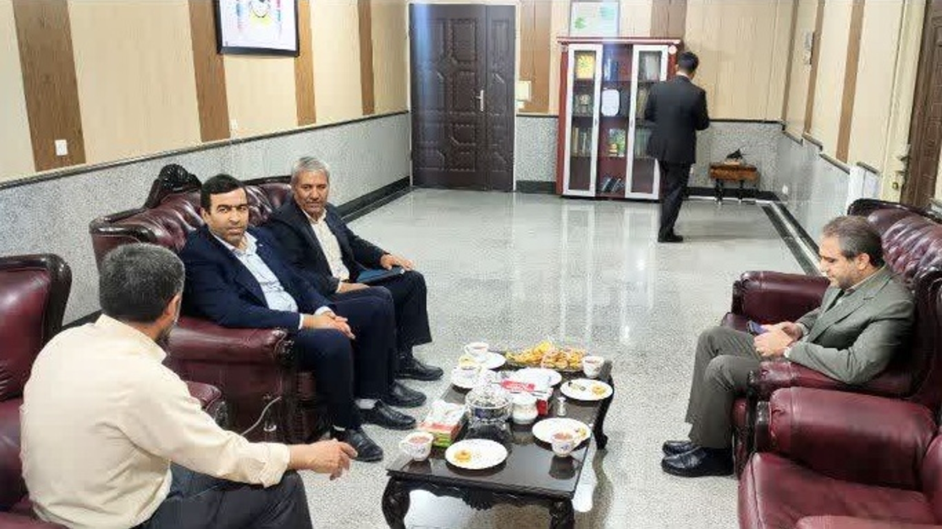 دیدار  فرماندار  ساوه به همراه  مدیر کل تامین اجتماعی استان با فرماندار