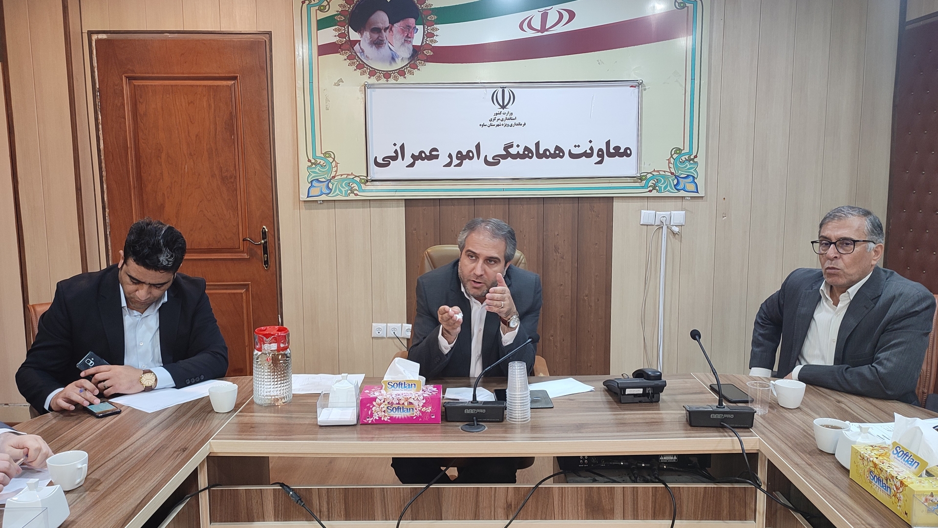 جلسه بررسی و رفع موانع واگذاری زمین با کاربری آموزشی  برای ساخت مدرسه با حضور مهدی الیاسی معاون استاندار و فرماندار ویژه شهرستان ساوه ، مدیر کل تجهیز و نوسازی مدارس استان مرکزی و دیگر اعضا برگزار شد.