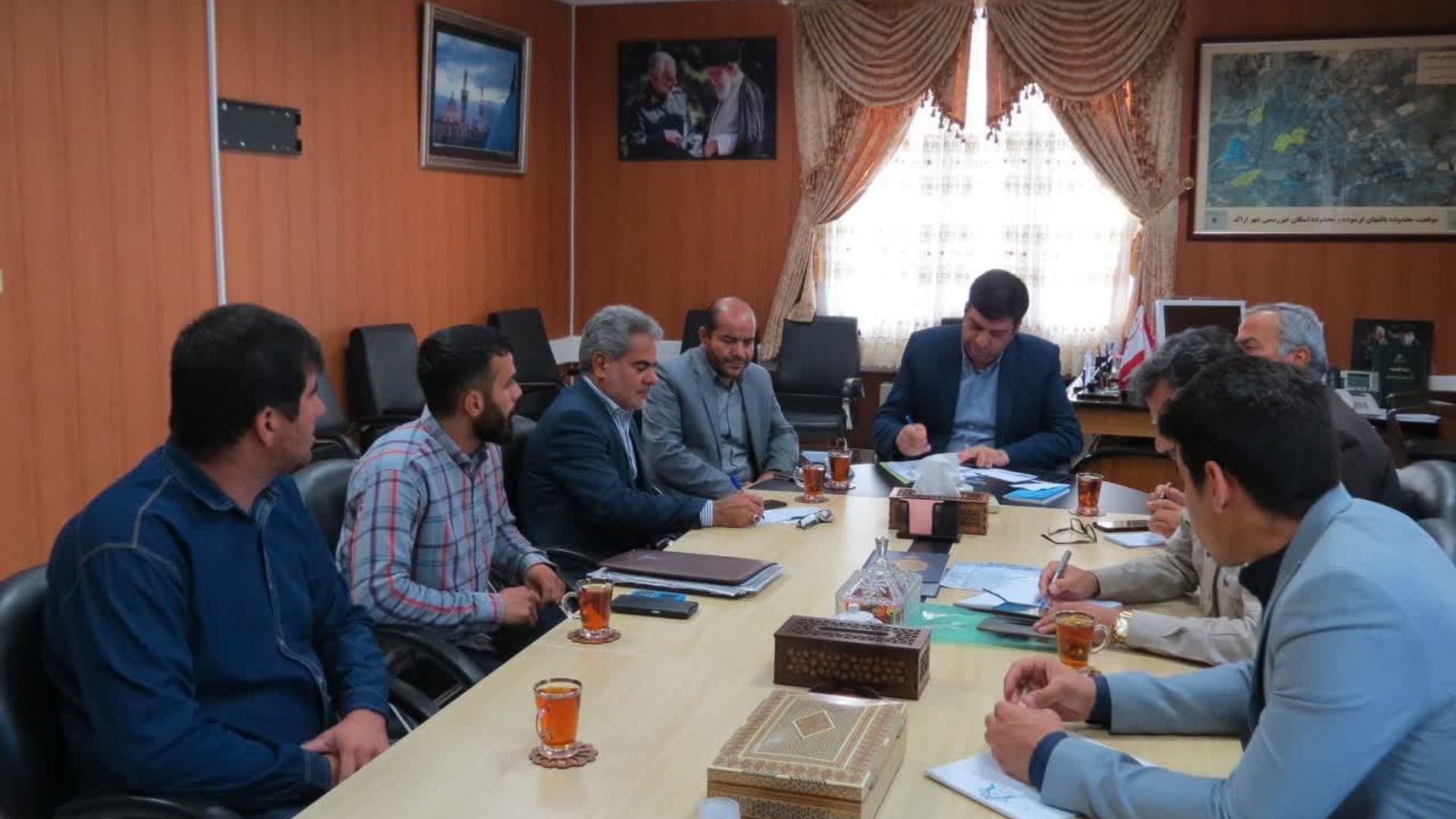 جلسه ای درخصوص مسائل ومشکلات روستای مشهد میقان وامامزاده محمد عابد (ع)