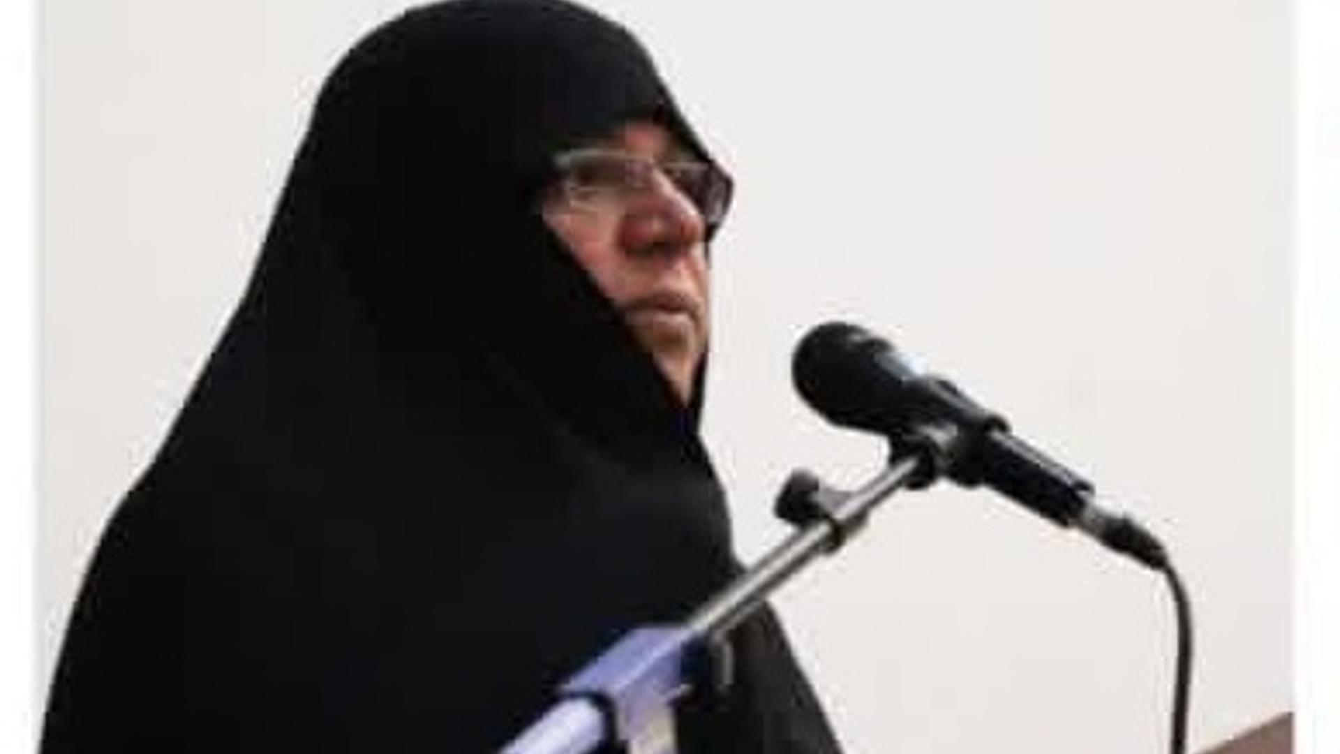 حضور مفتح زاده مدیر کل دفتر امور زنان وخانواده استانداری مرکزی  در همایش گرامیداشت روز ملی جمعیت در محل فرهنگسرای اندیشه محلات که در این مراسم برنامه هایی نظیر سخنرانی مدیر کل امور بانوان و مدیر کل دفتر امور شهری و شوراها و اهدای هدیه به زوجین دارای سه  فرزند  ... به اجرا در آمد .  ٣١-٠٢-١٤٠٢