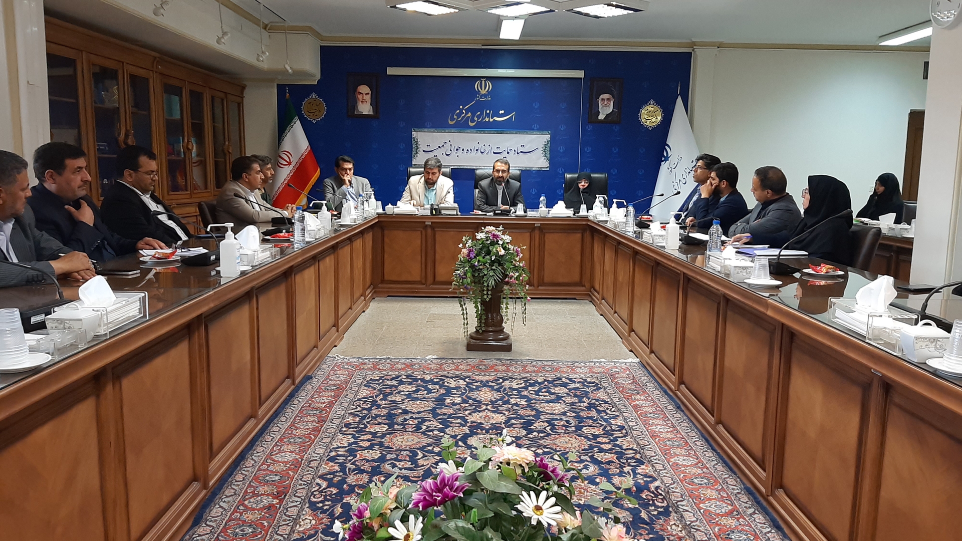 برگزاری  جلسه ستاد حمایت از خانواده و جوانی جمعیت استان مرکزی  به  ریاست نظری معاون سیاسی ، امنیتی و اجتماعی ، دبیری مفتح زاده مدیر کل امور زنان وخانواده  استانداری و با حضور دکترصابر جباری سرپرست مرکز جوانی  جمعیت ، سلامت خانواده  و مدارس  وزارت بهداشت ، اعضای ستاد  جمعیت استان  و فرمانداران شهرستانهای  تابعه ( ازطریق  ویدئو کنفرانس  )  در محل استانداری  برگزار گردید .   ١٤٠٢-٠٣-٠١