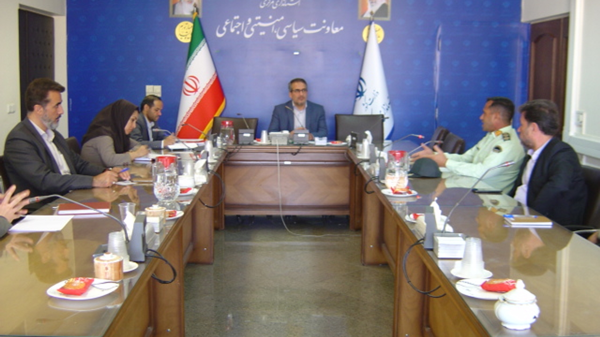 جلسه کارگروه پیشگیری و مقابله با جعل اسناد و مدارک و کمیسیون امنیت گردشگران خارجی استان در ساعت 8 صبح روز سه شنبه مورخ 2-3-1402 به ریاست آقای رحیمی تبار مدیر کل امنیتی و انتظامی برگزار گردید.