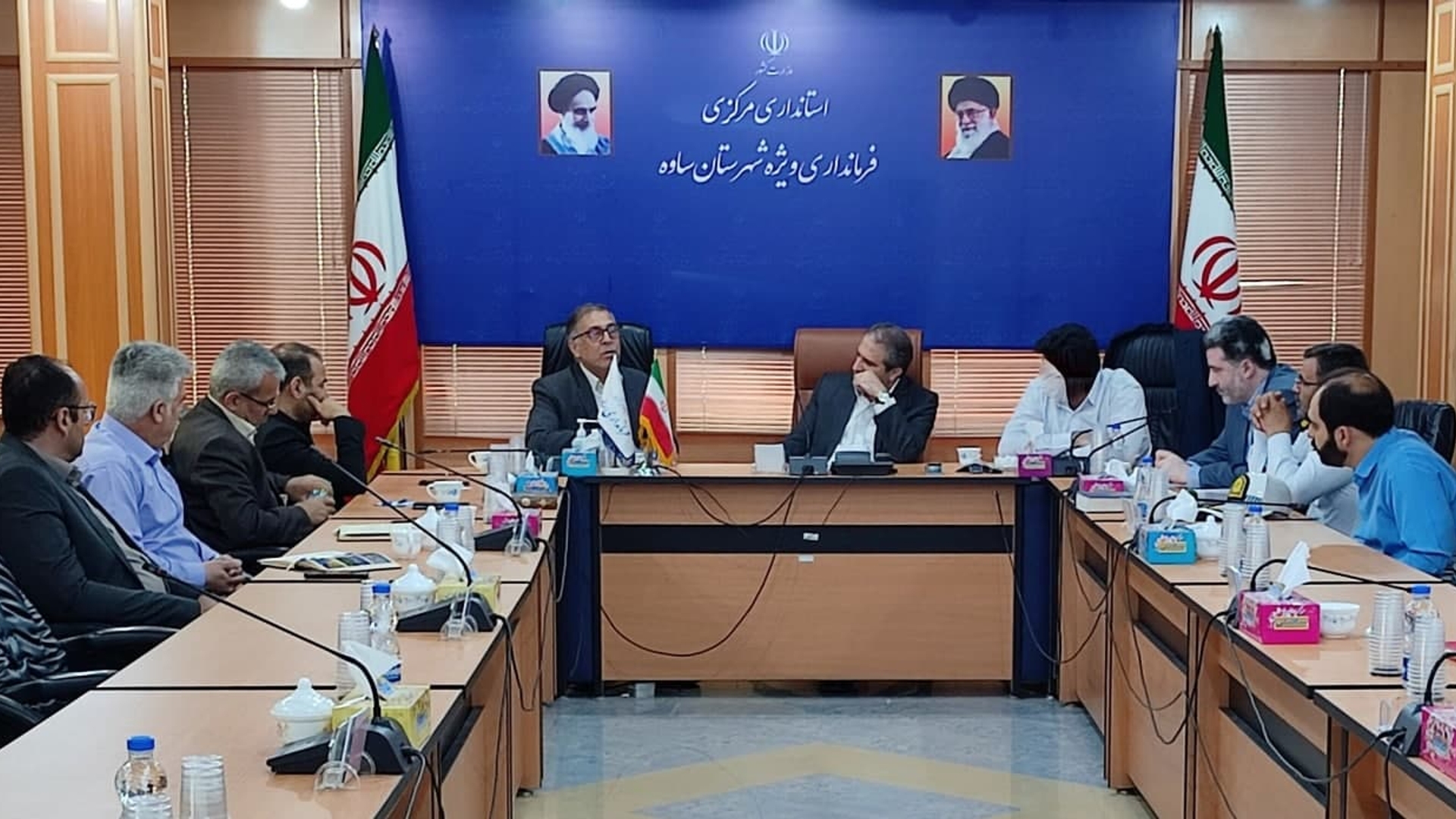 جلسه شورای هماهنگی آمد و شد (ترافیک) با حضور مهدی الیاسی معاون استاندار و فرماندار ویژه شهرستان ساوه , شهردار ، رییس شورای اسلامی شهر و اعضای مربوطه برگزار شد.