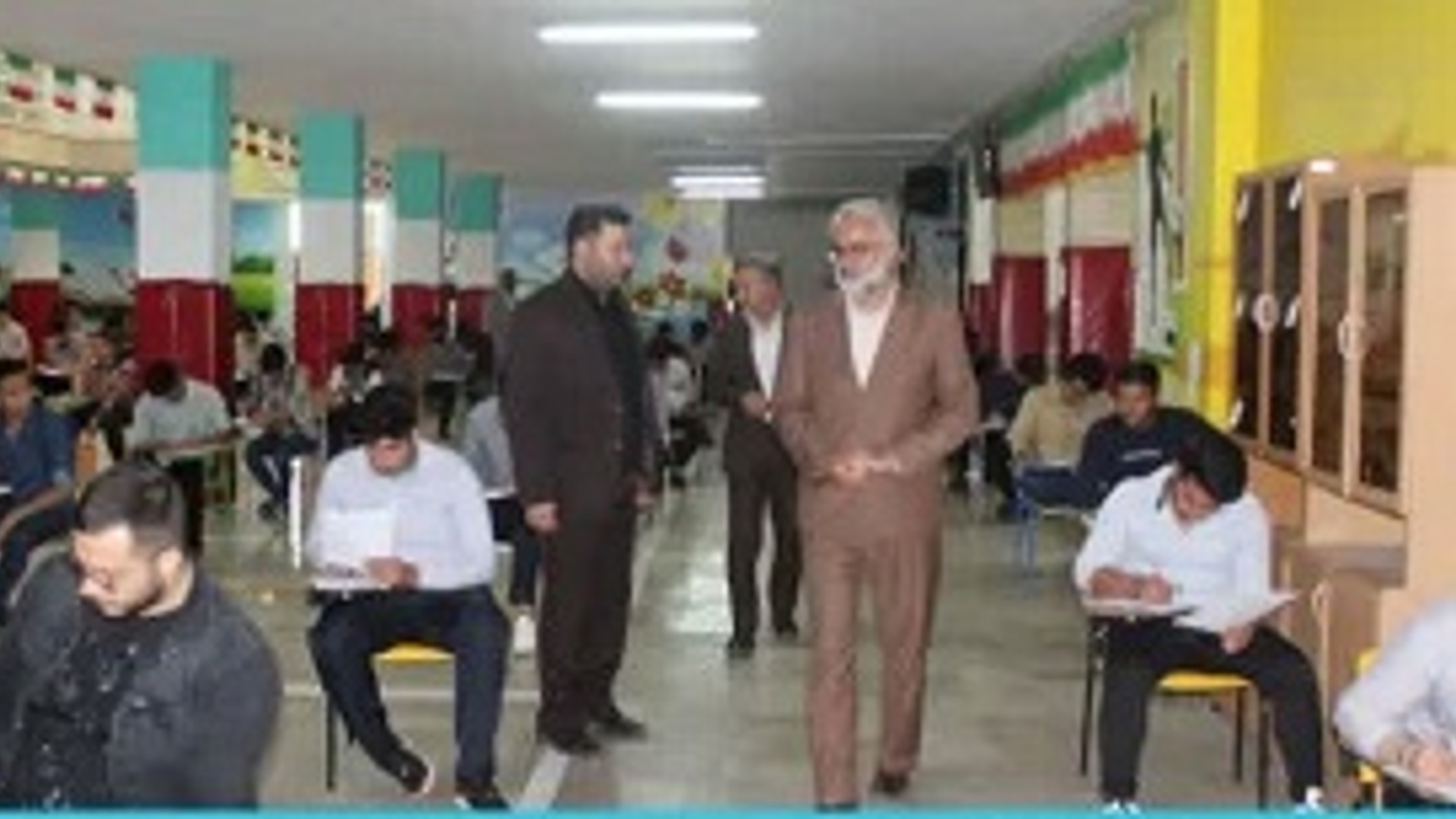 معاون فرماندار از حوزه های برگزاری آزمون نهایی بازدید کرد .