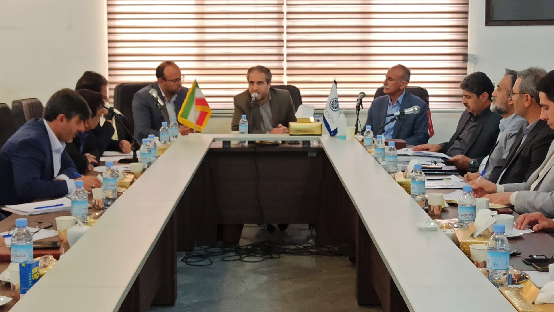 جلسه رسیدگی به مسائل اقتصادی صنایع و واحدهای تولیدی شهرستان ساوه