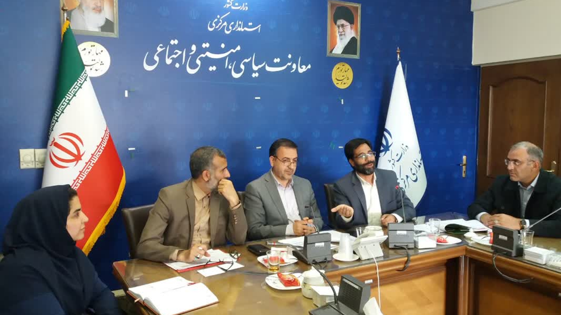 جلسه .هماهنگی اجرای طرح کالابرگ الکترونیکی به ریاست معاون هماهنگی امور اقتصادی و توسعه منطقه ای استاندار و با حضور مدیرکل دفتر هماهنگی امور اقتصادی و اعضای مربوطه برگزار شد.تصمیم گیری در خصوص نحوه اجرای طرح کالا برگ الکترونیکی و همچنین هماهنگی دستگاه های مربوطه از موضوعات این جلسه بود.

شنبه 6 خرداد 1402