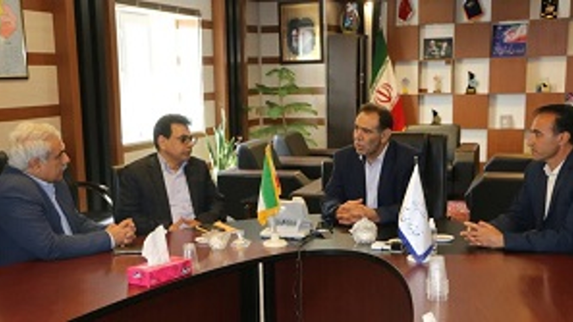 دیدار و نشست سرپرست فرمانداری با مدیرکل گمرک استان مرکزی