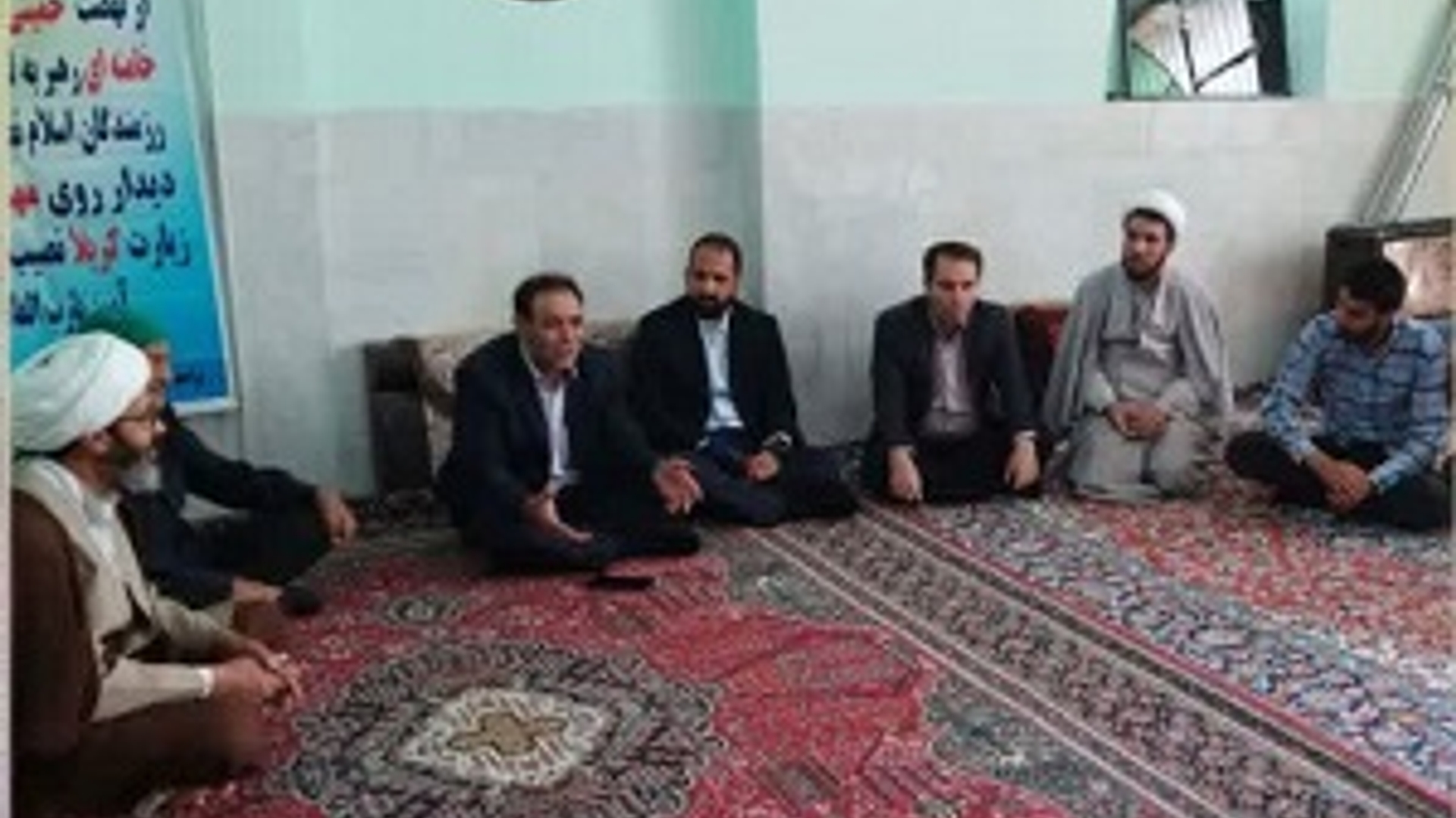 حضور سرپرست فرمانداری در روستای اکبرآباد و دیدار باچند تن از اهالی روستا