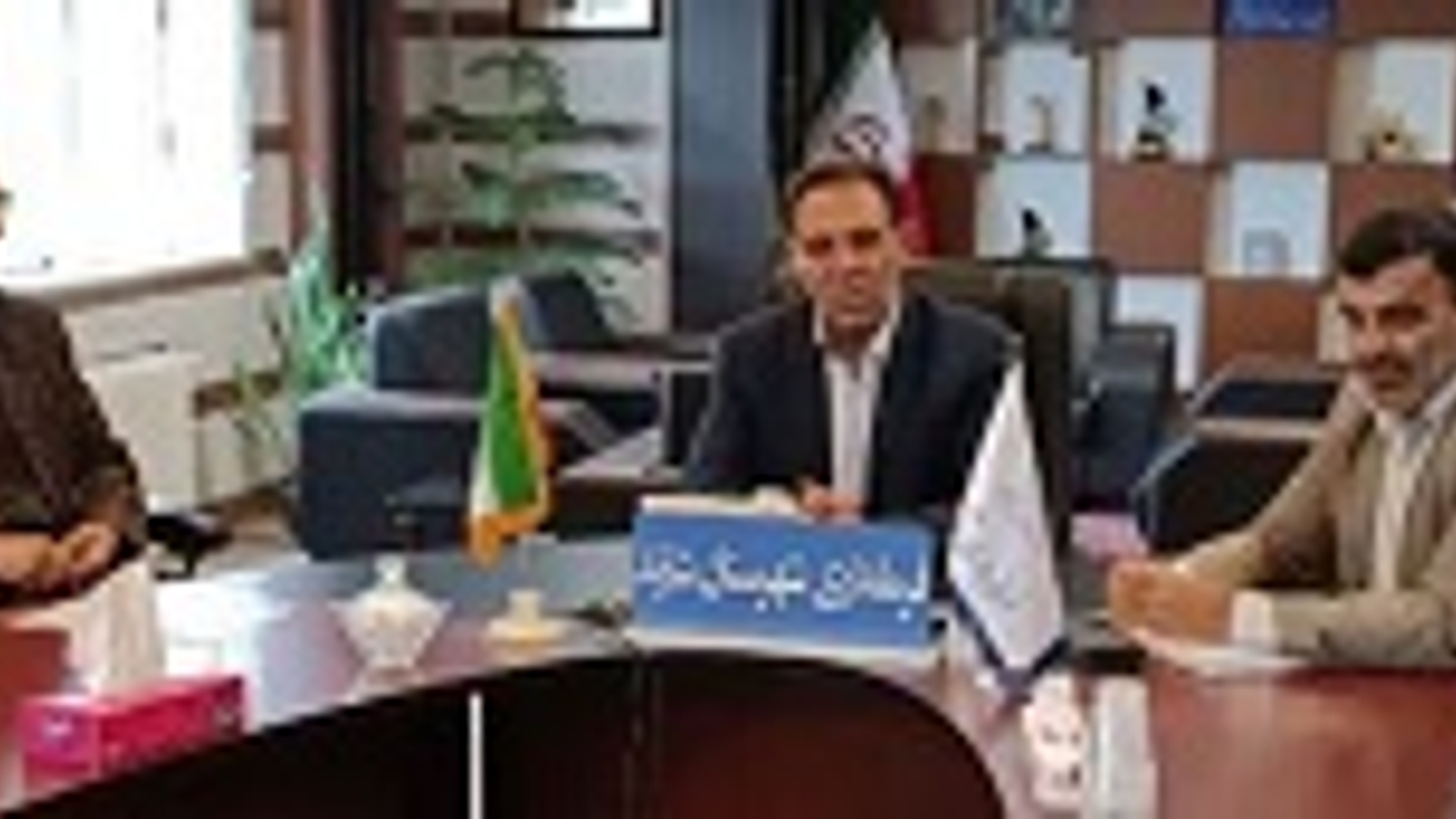 سرپرست فرمانداری با رئیس و اعضای دفتر هیئت نظارت بر انتخابات شهرستان شازند دیدار و گفتگو نمودند .