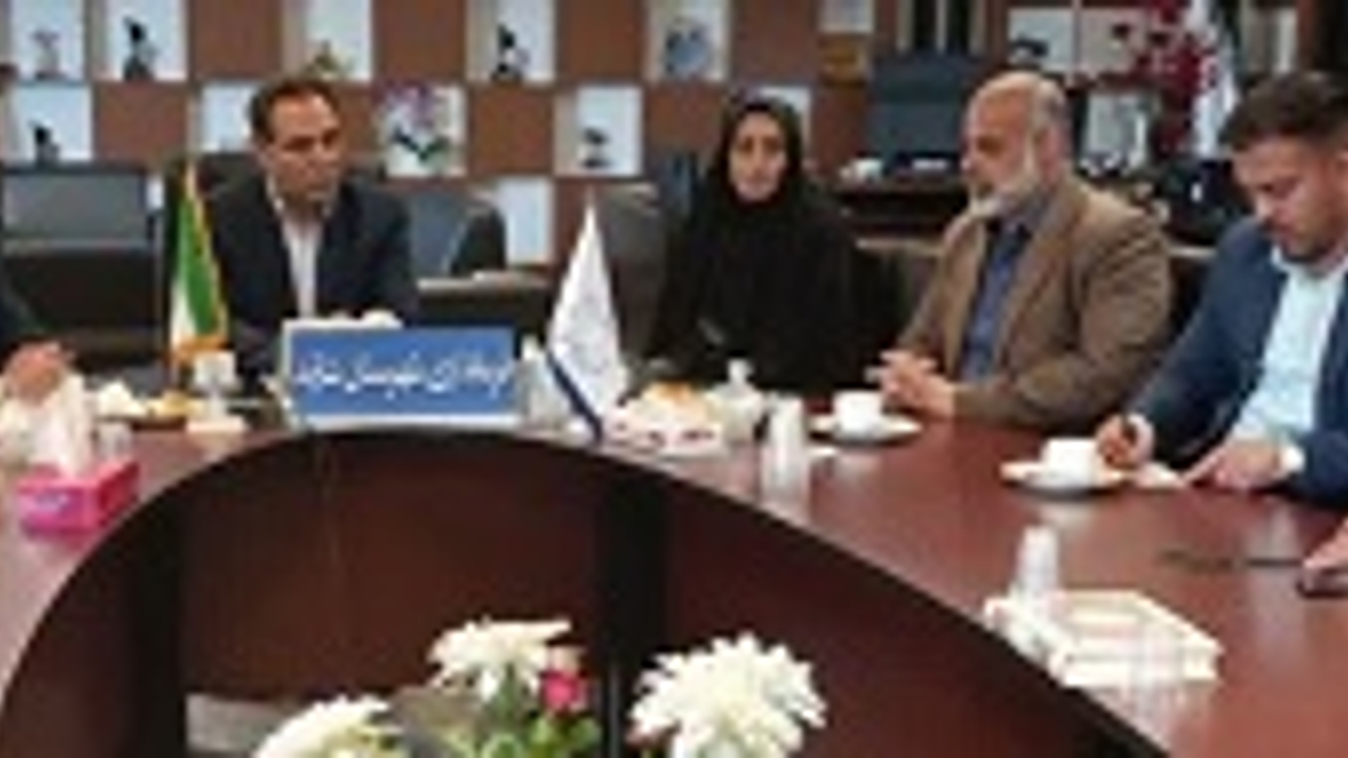 دیدار و نشست سرپرست فرمانداری با شهردار و اعضای شورای اسلامی شهر شازند