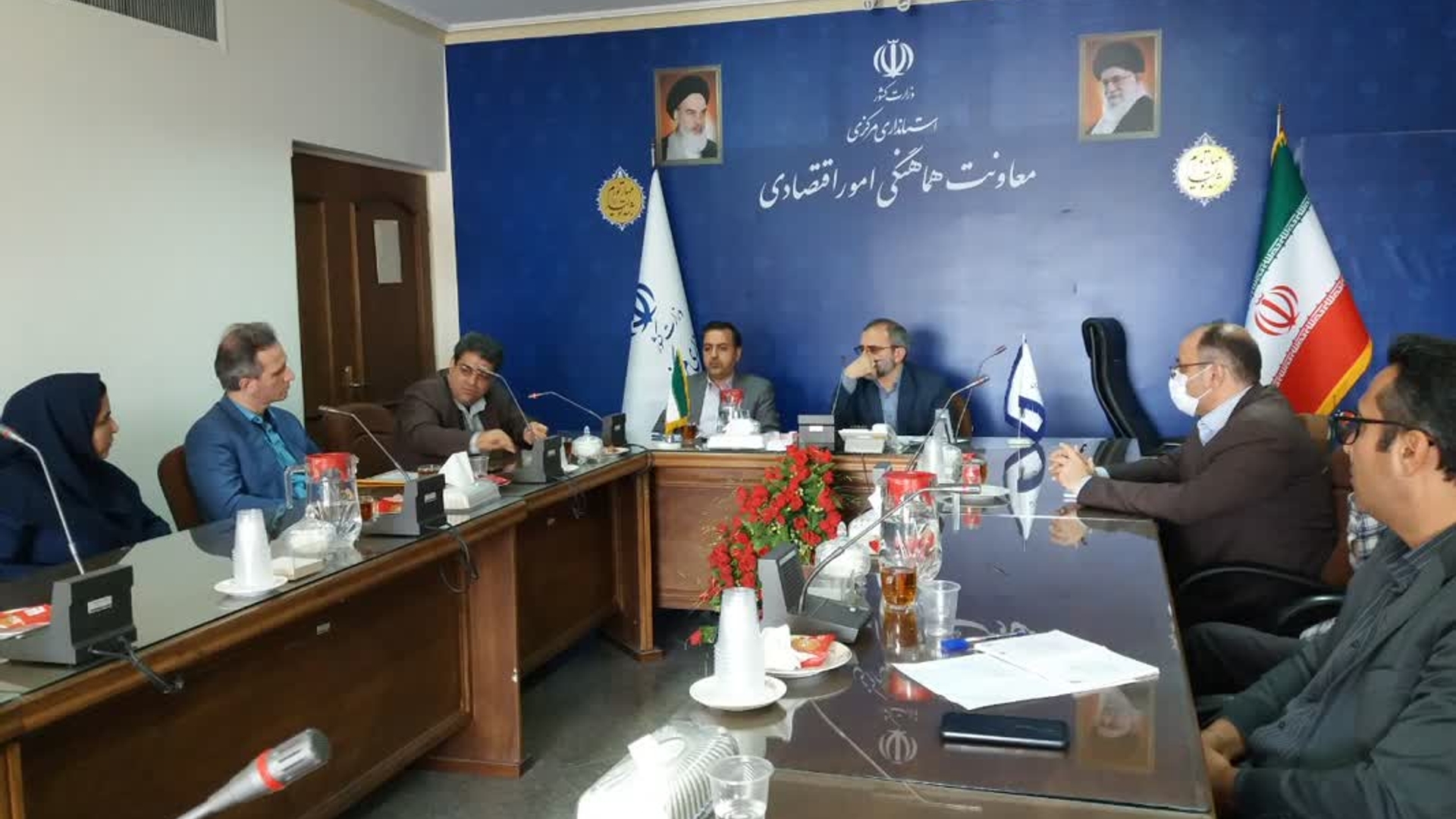 نشست صمیمی استاندار کارکنان حوزه اقتصادی برگزار شد