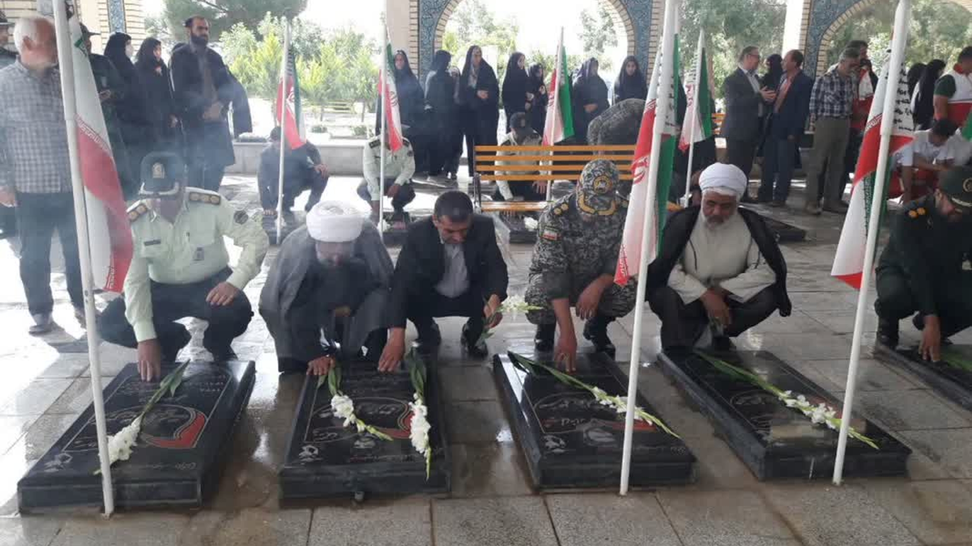 گلباران مزار مطهر شهدای محله آسیابک و شهر مأمونیه