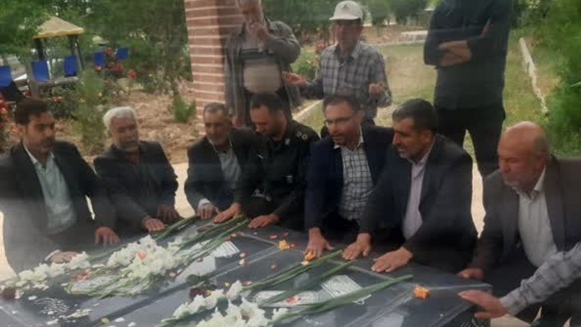 مراسم گلباران مزار شهدای گمنام خرقان