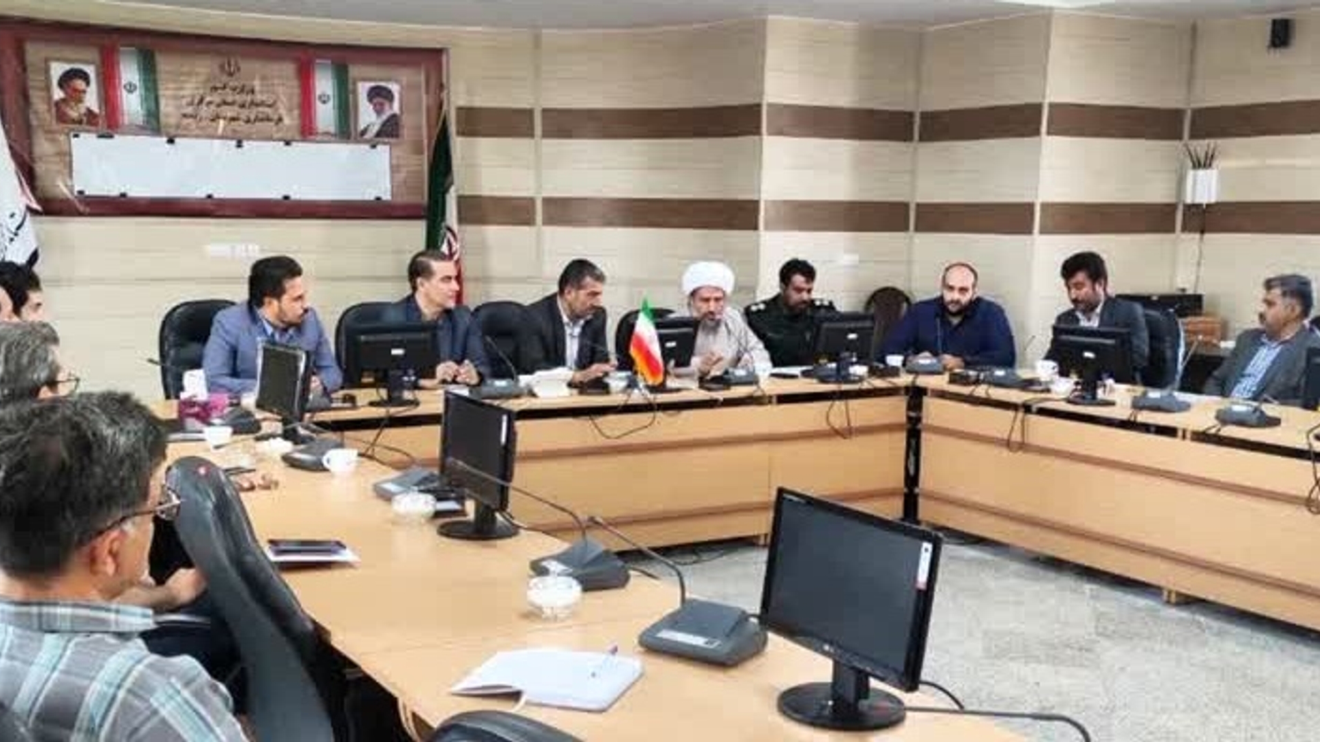 جلسه پیگیری تجهیز و ساخت مجتمع فرهنگی شهدای گمنام شهر زاویه