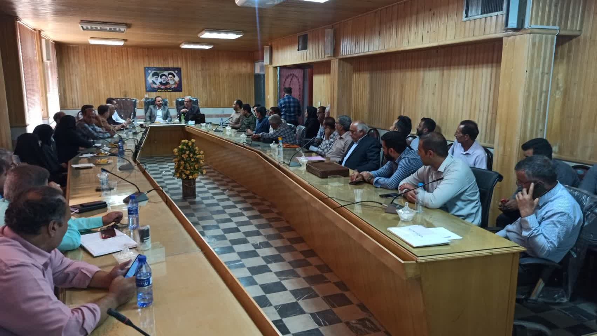 کارگاه آموزشی آشنایی با قوانین و مقررات مربوط به هیات های تطبیق مصوبات شوراهای اسلامی و نحوه نگارش مصوبات شوراهای اسلامی ویژه اعضای شوراهای اسلامی و دهیاران روستاهای بخش مرکزی دلیجان