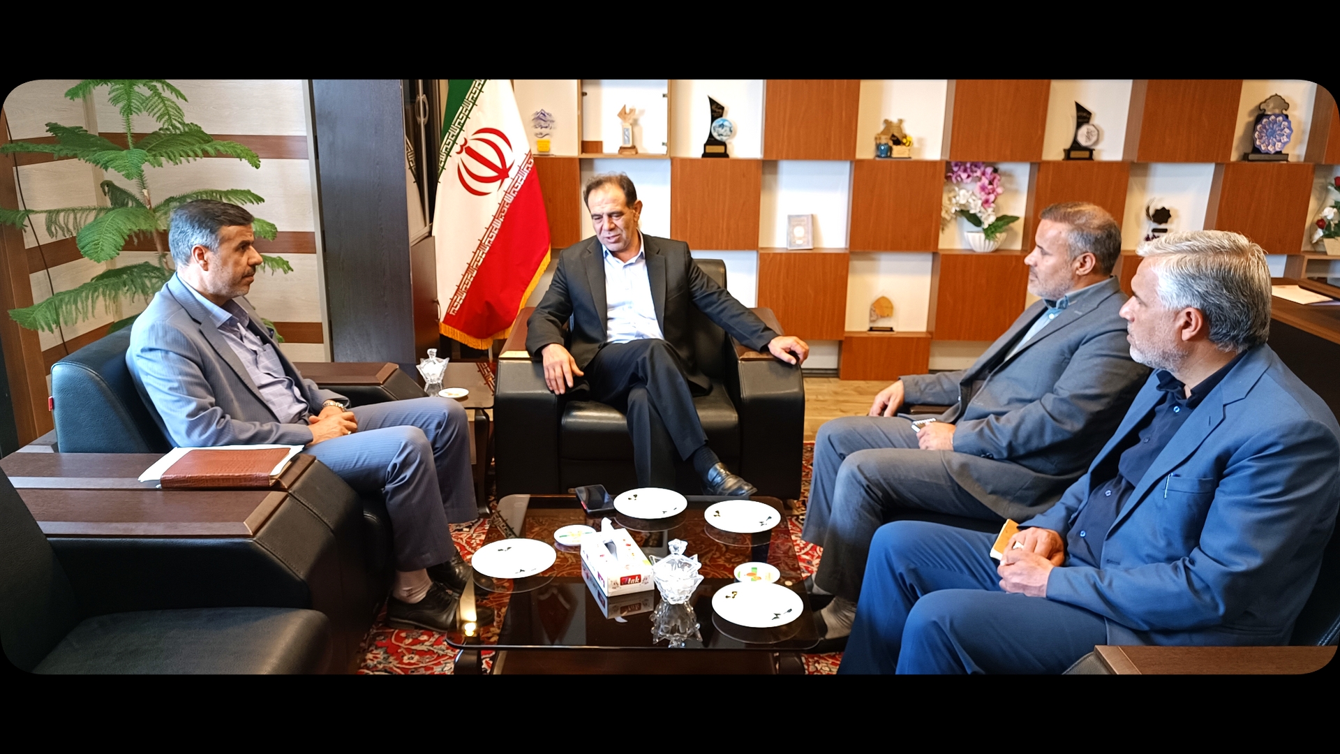 دیدار و نشست سرپرست فرمانداری با چند تن از روسای ادارات شهرستان شازند