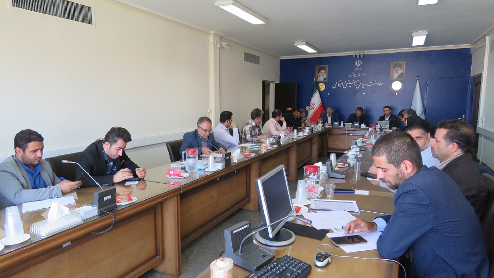 جلسه بررسی مشکلات زیر ساختی در حوزه انتخابیه شهرستان های تفرش ، آشتیان و فراهان