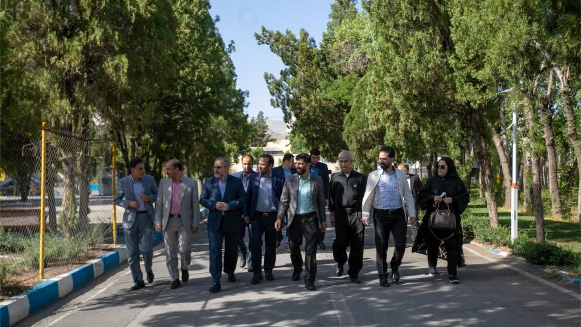 💠جمعی از خیرین اراکی، استاندار مرکزی و فرماندار اراک را در بازدید از پروژه‌های ورزشی شهر اراک