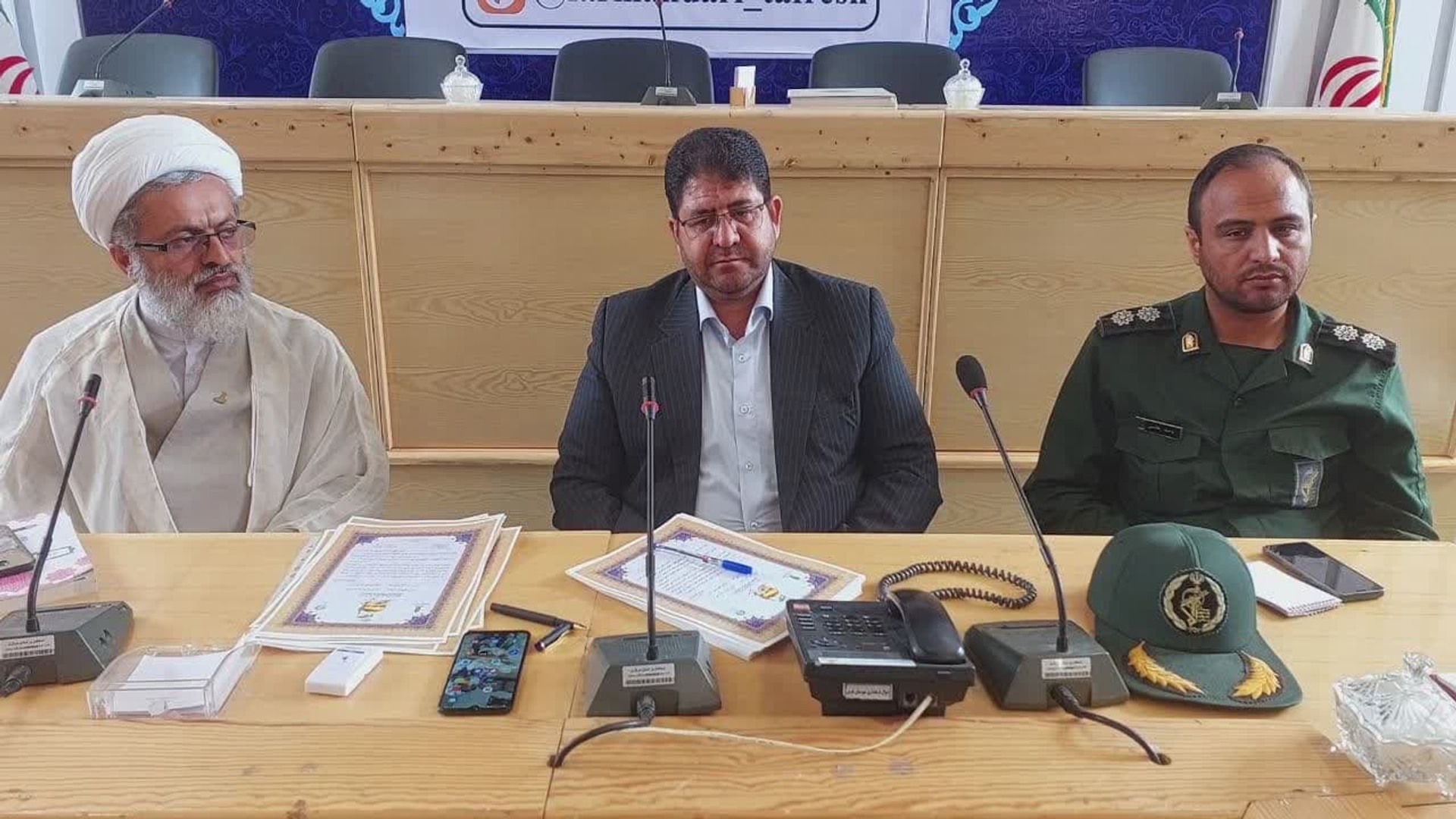 امروز جلسه کارگروه تخصصی اجتماعی به ریاست محمد رضا رضایی فرماندار شهرستان تفرش و با حضور حجت‌الاسلام والمسلمین اجرائی، سرهنگ پاسدار هاشمی و به همراه جمعی از مسئولین در سالن اجتماعات فرمانداری تشکیل و برگزار شد.