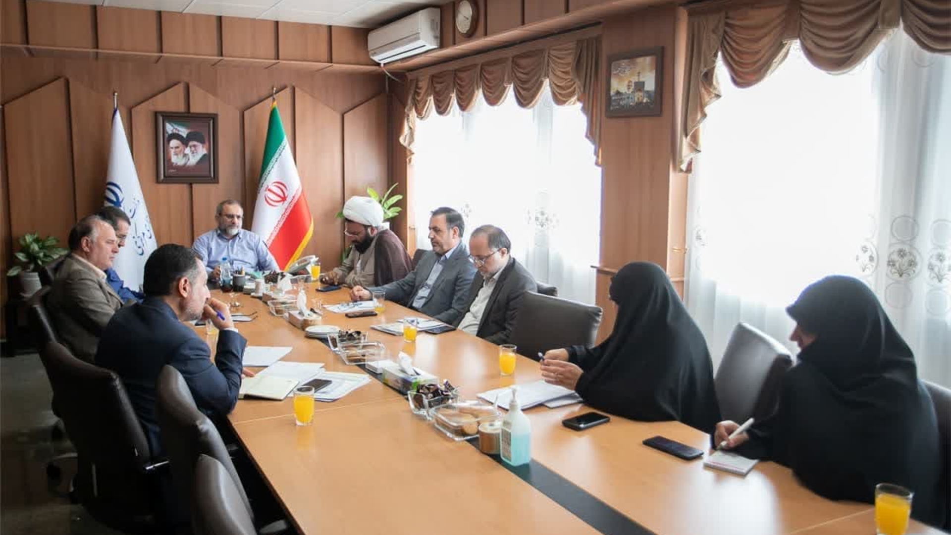 به ریاست آقای مخلص الائمه استاندار مرکزی و با حضورخانم مفتح زاده مدیر  کل امور زنان و خانواده استانداری مرکزی و  باحضوراعضای ستاد مردمی  جمعیت و شورای معاونین استانداری جلسه ای به منظور بررسی شاخص هاو برنامه های  استان  در حوزه  جمعیت تشکیل  گردید .  ١٣-٠٣-١٤٠٢