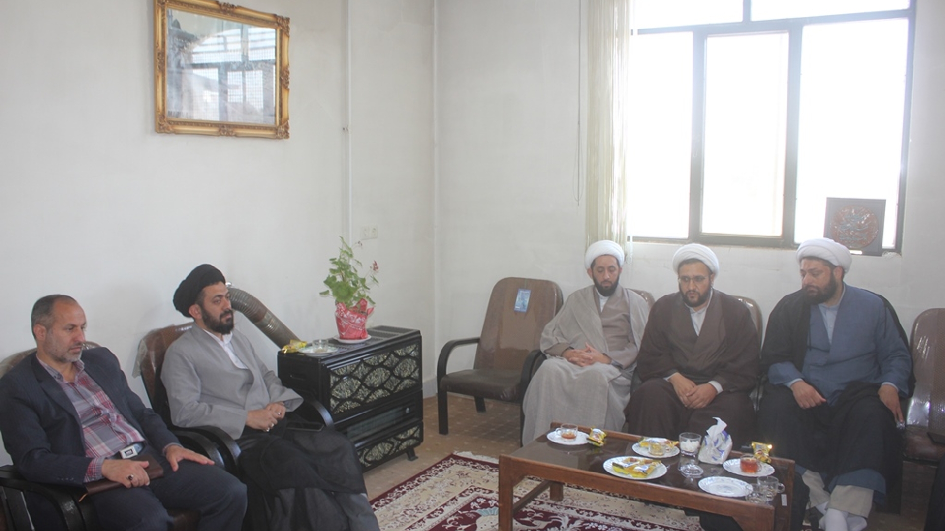 نشست هم اندیشی توانمند سازی مساجد و ائمه مساجد شهرستان خمین برگزار شد